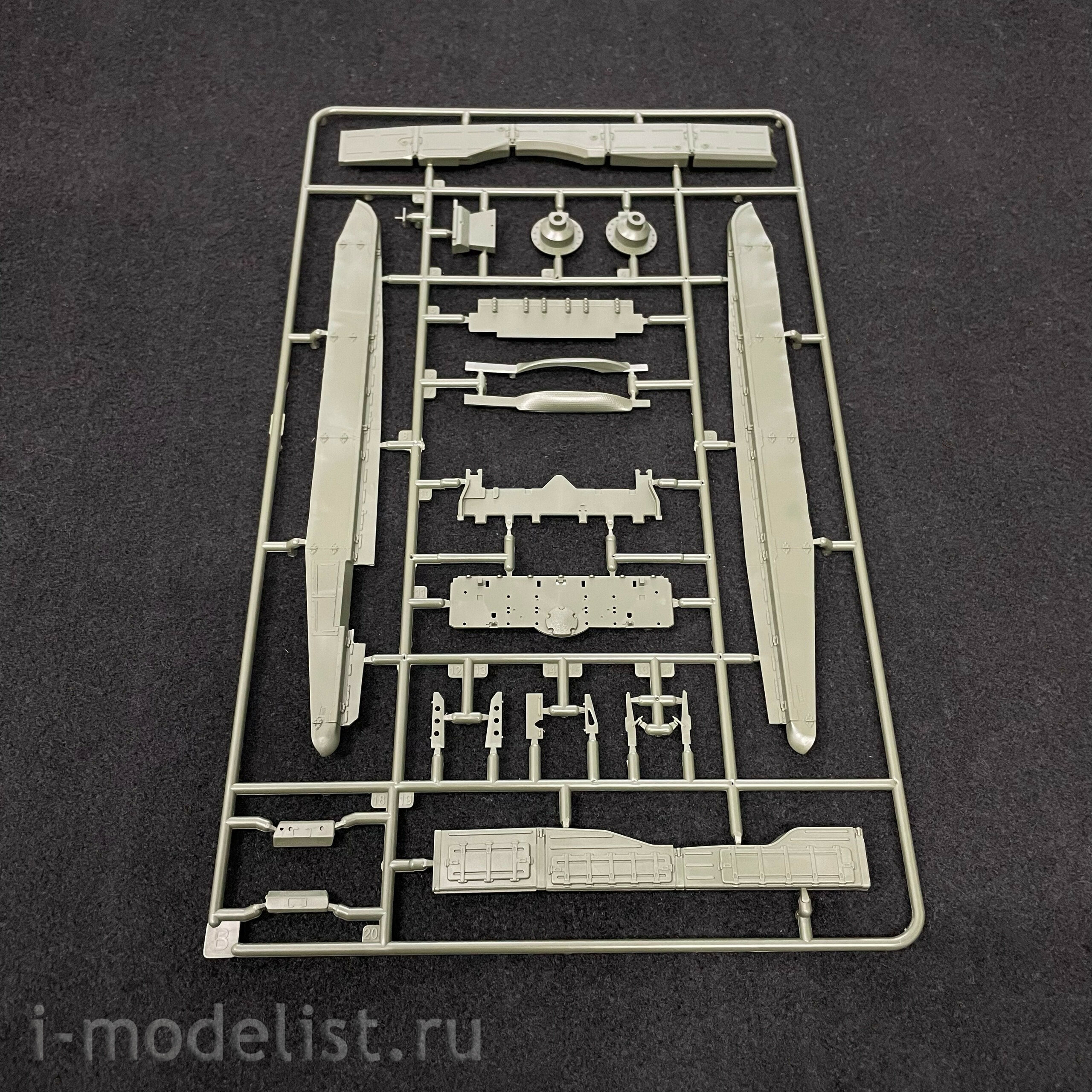 35A053 Amusing Hobby 1/35 Russian T-90A and Uran-9 tank (2 in 1) (under license from UVZ)