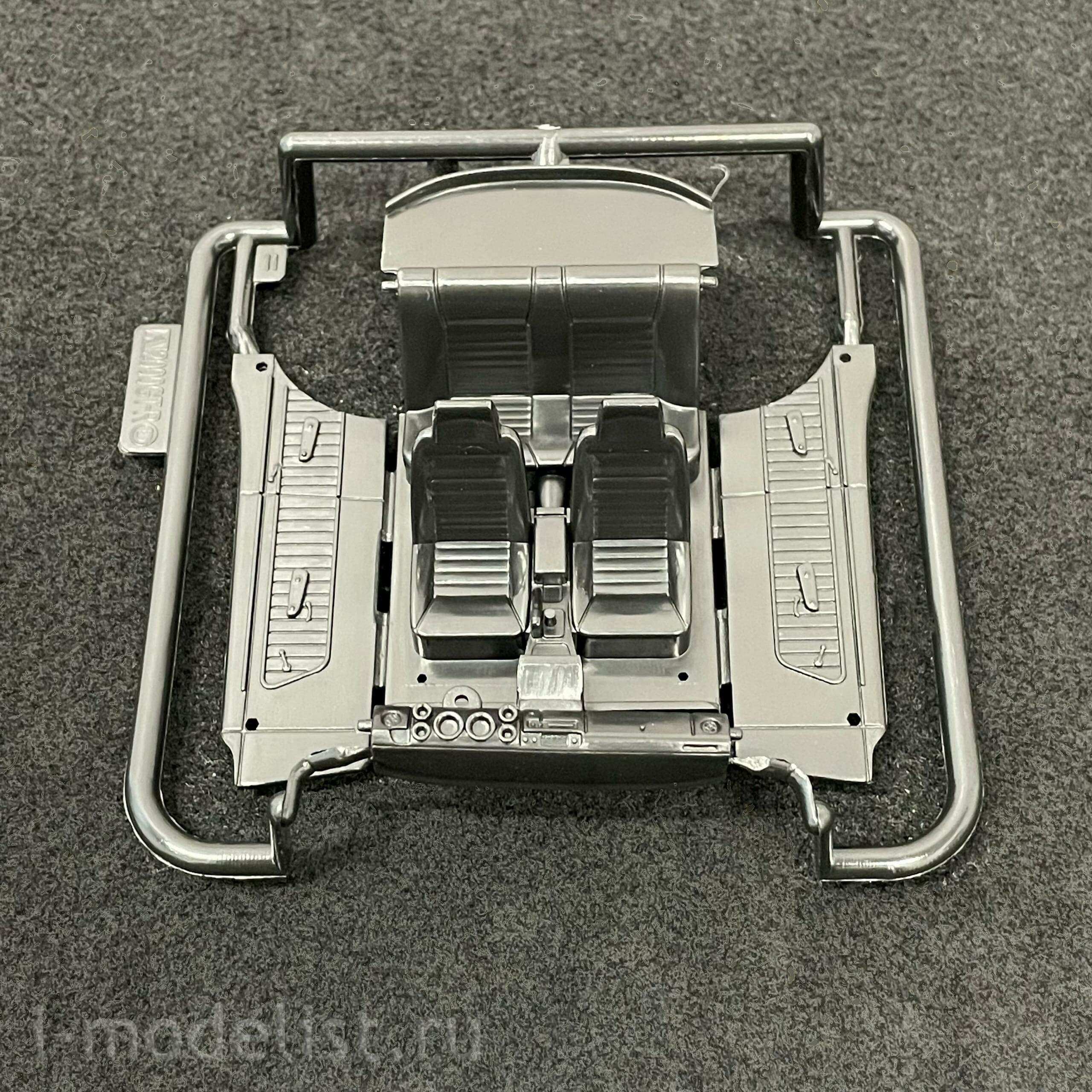 06470 Aoshima 1/32 Car Nissan Skyline 2000 GT-R - Silver (The Snap Kit)