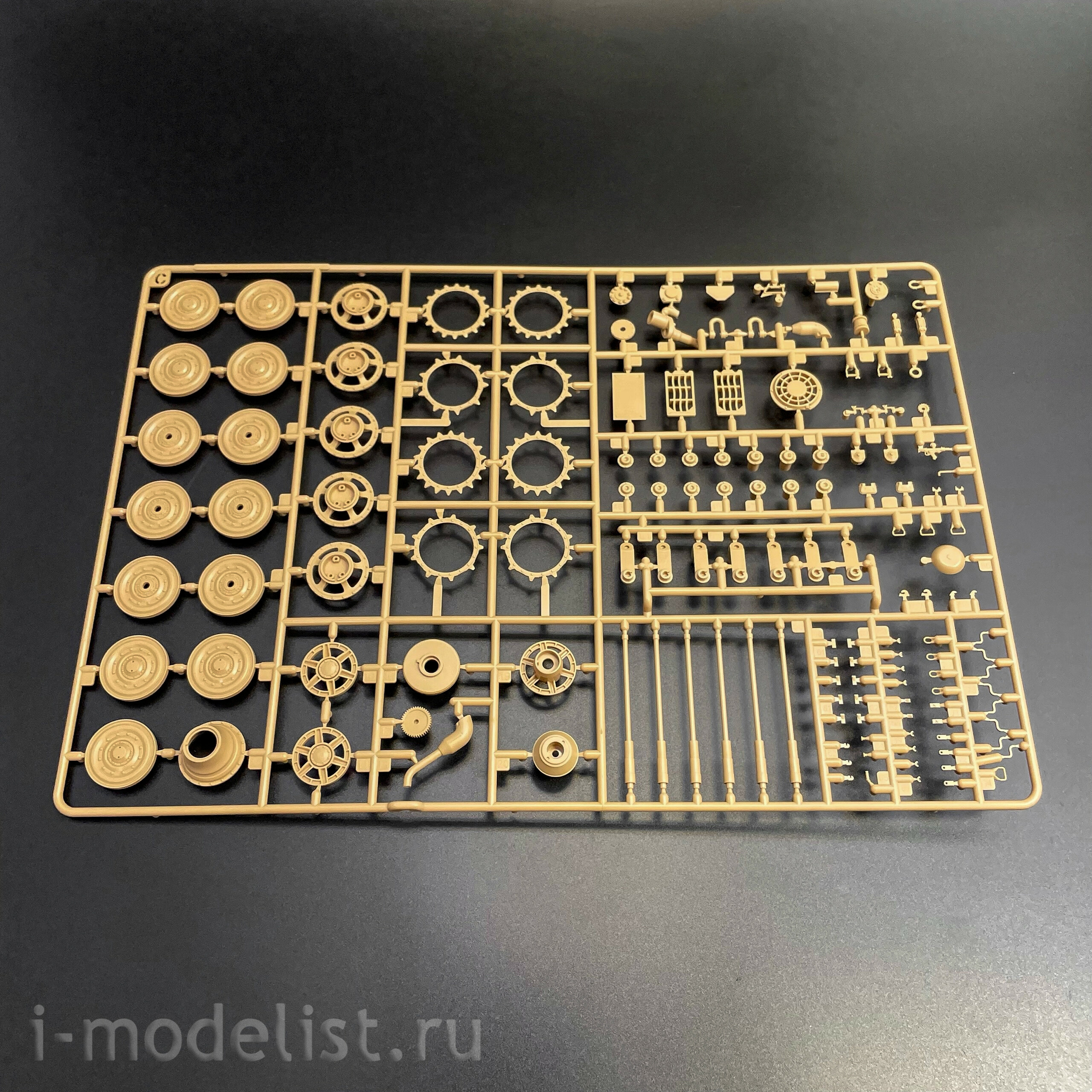 RM-5125 Rye Field Model 1/35 Notмецкий тяжелый танк Sd.Kfz.182 Tiger Ausf.B King Tiger (турель Henschel), стандартная версия