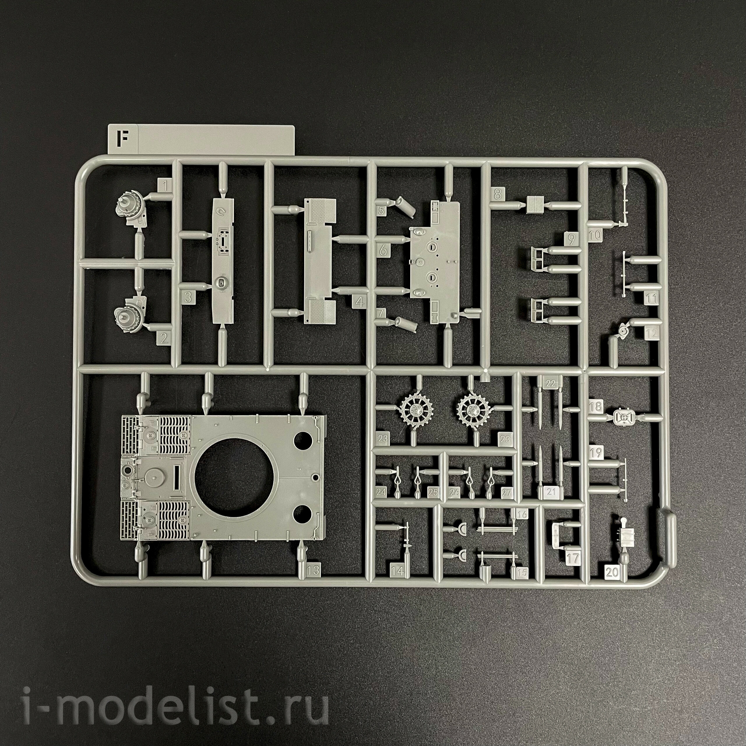 TK7205 Border Model 1/72 Tiger I tank, very early type (502nd Heavy Tank Battalion No. 100)