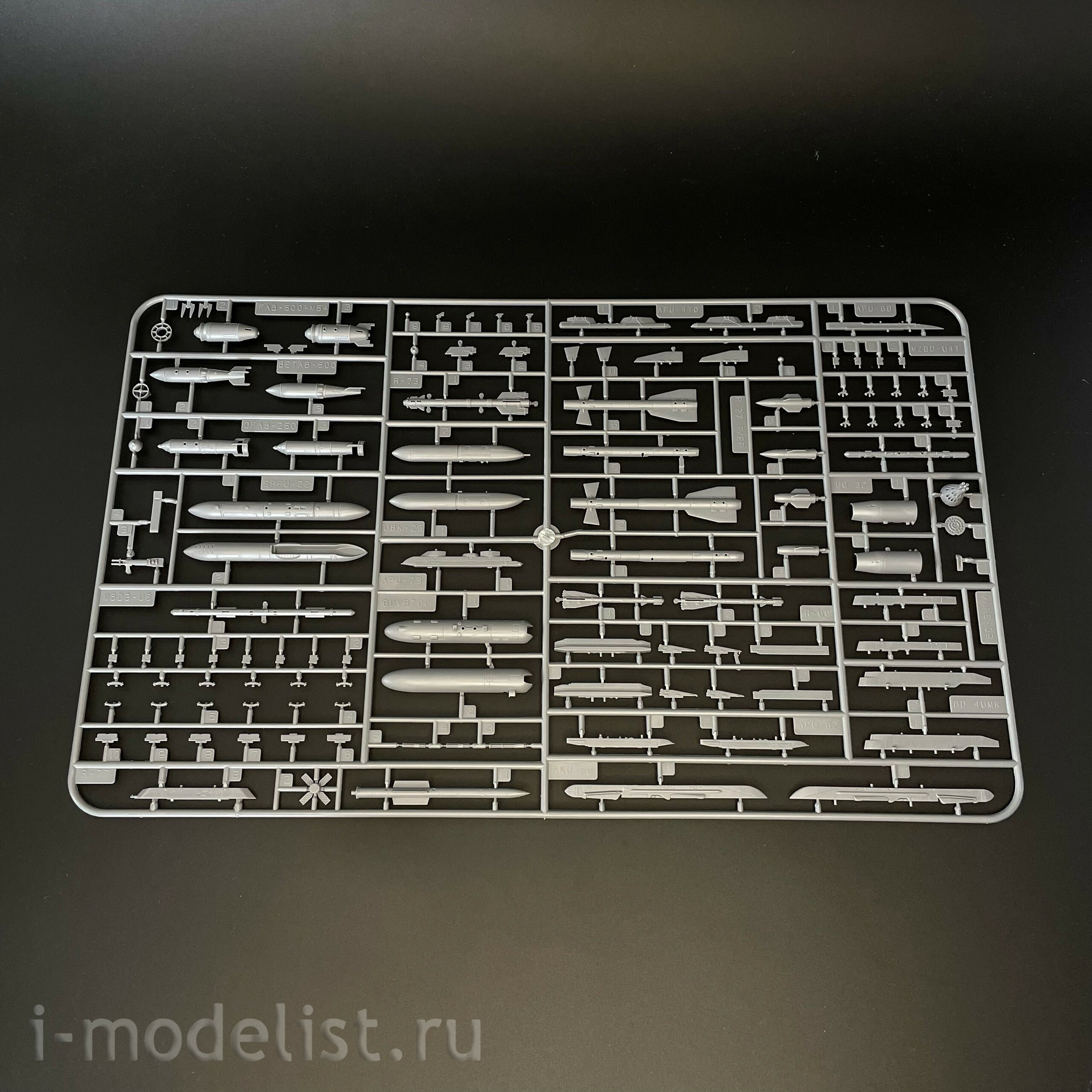 KH80168 Zimi Model 1/48 Российский истребитель С-27УБ (Flanker-C)