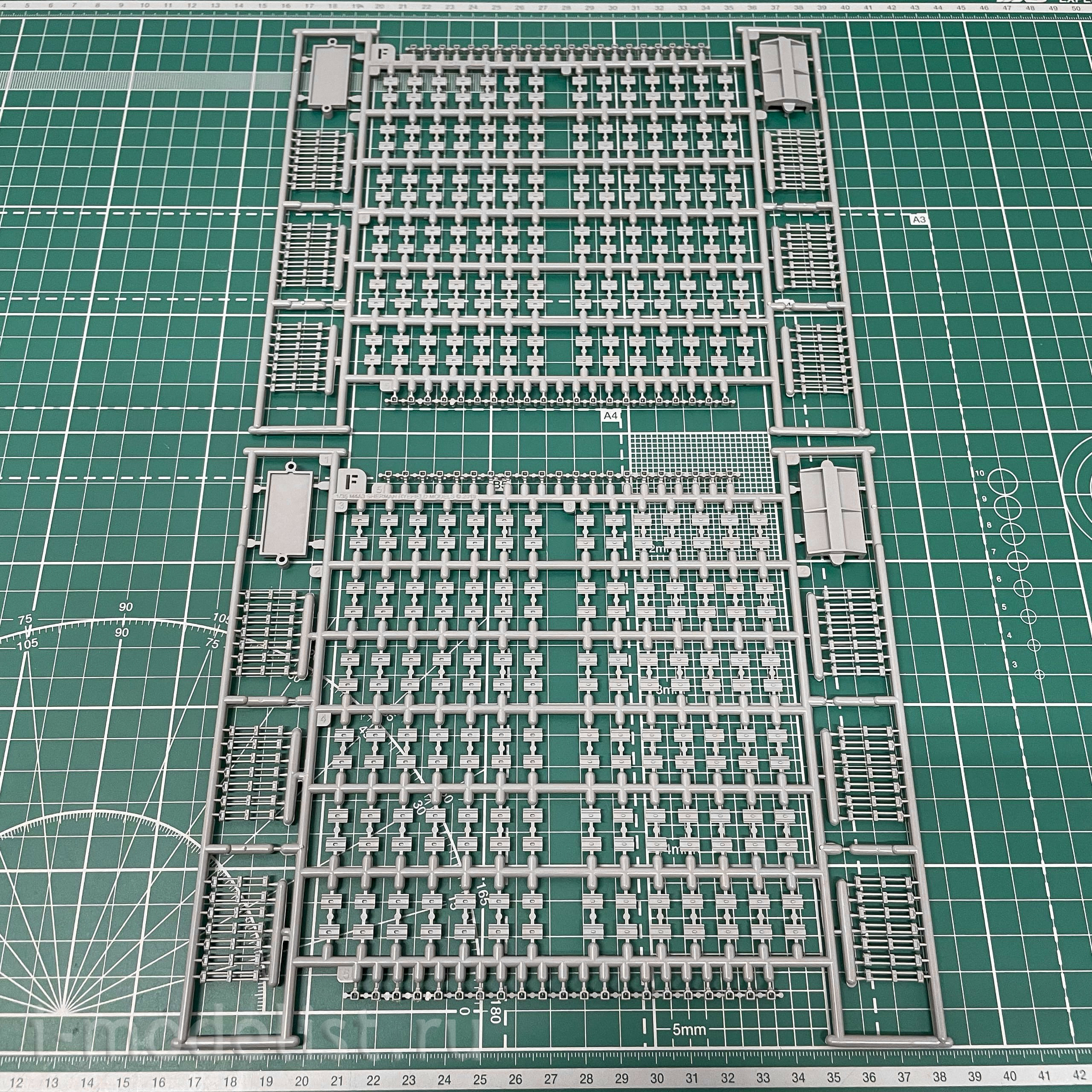 RM-5049 Rye Field Model 1/35 Tank M4A3 76W HVSS Sherman Korean War