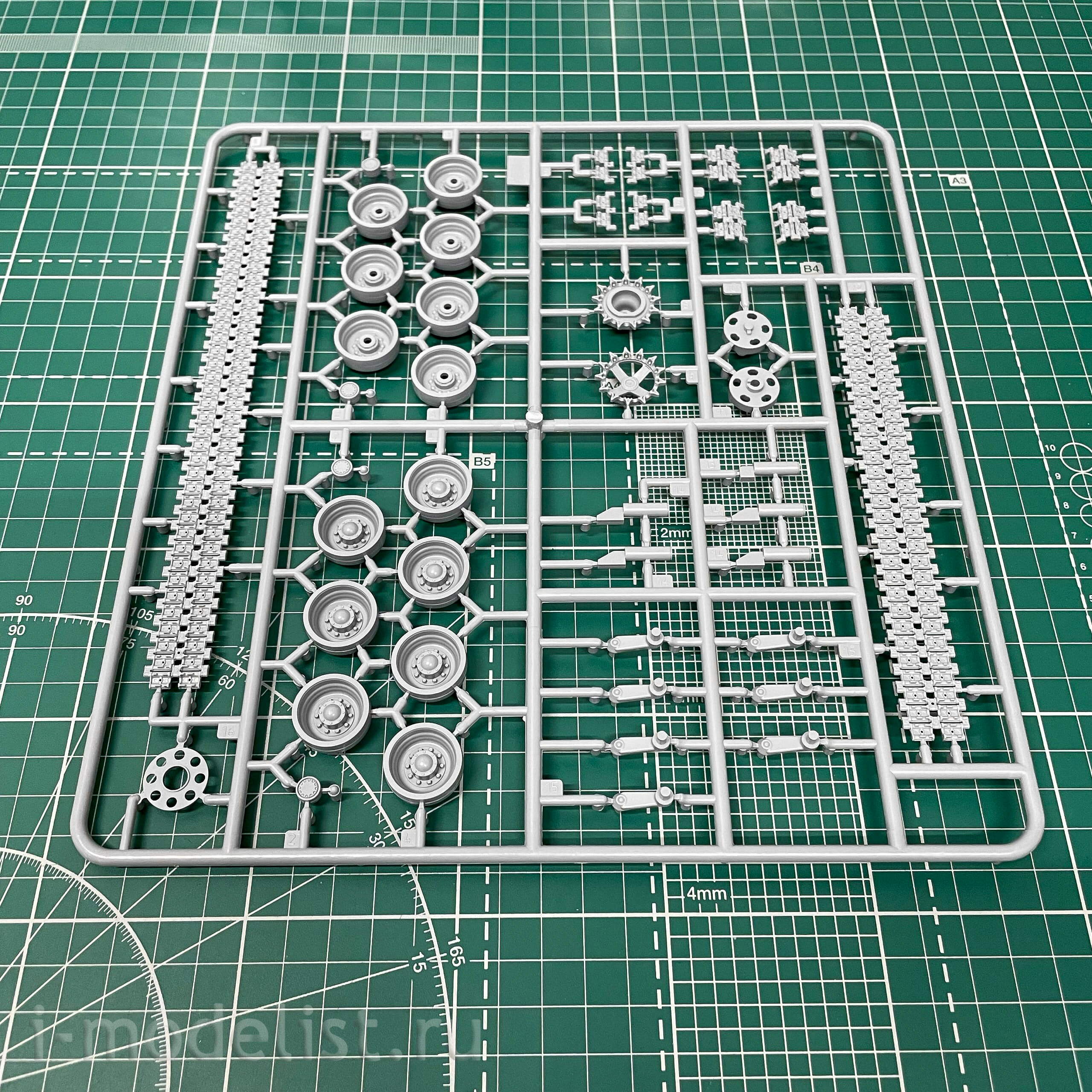3681 Zvezda 1/35 Russian heavy infantry fighting vehicle TBMP T-15 