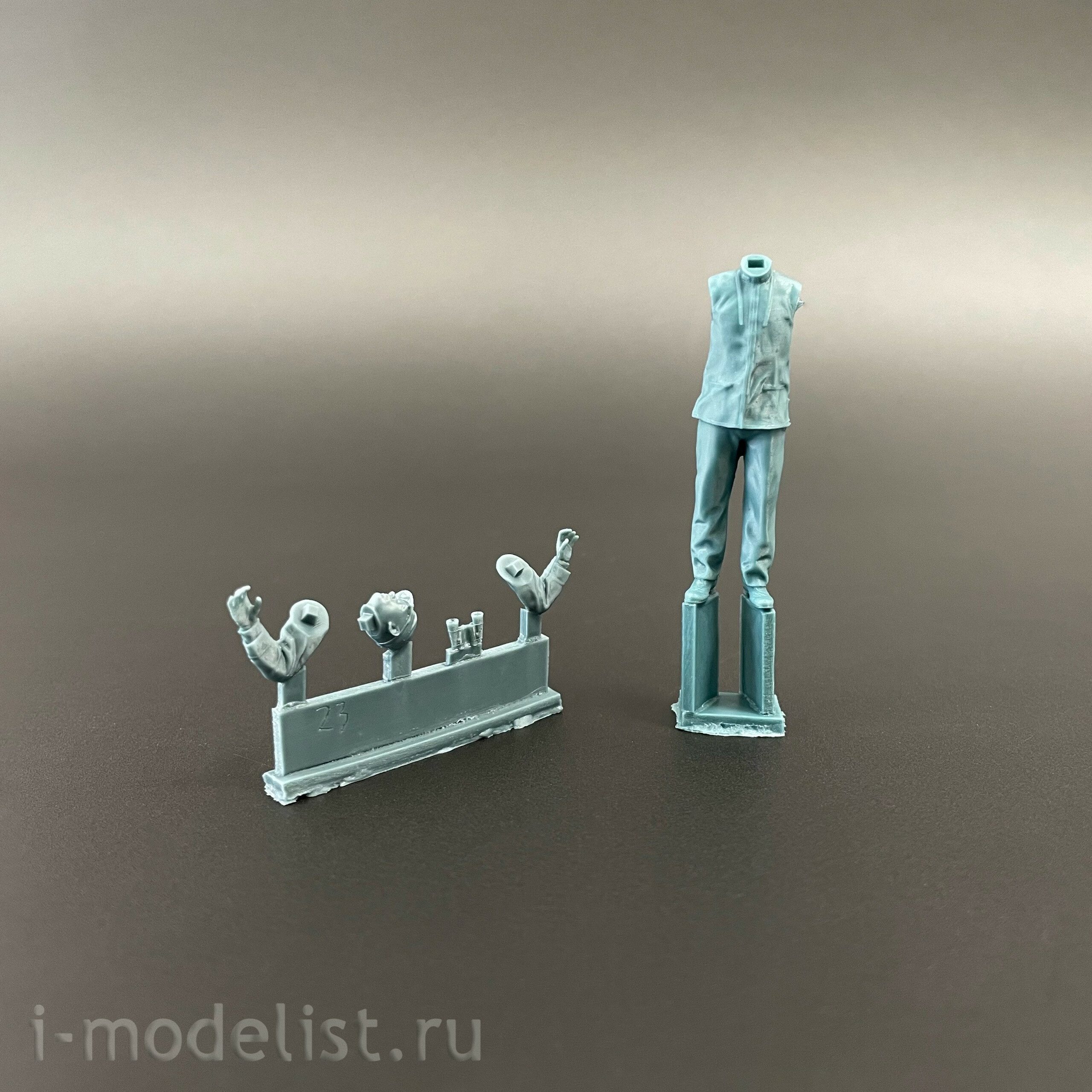 BR-006 Border Model 1/35 Pilots and crew officers of the aircraft carrier IJN (8 figures)