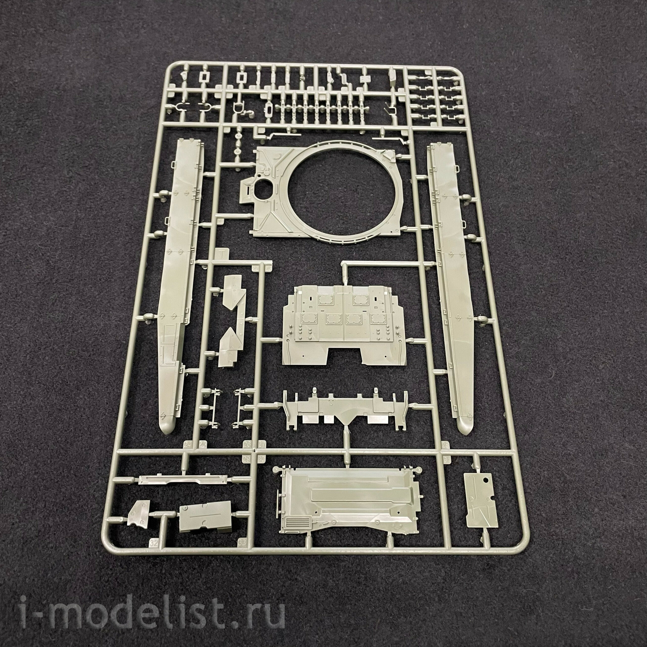 35A053 Amusing Hobby 1/35 Russian T-90A and Uran-9 tank (2 in 1) (under license from UVZ)