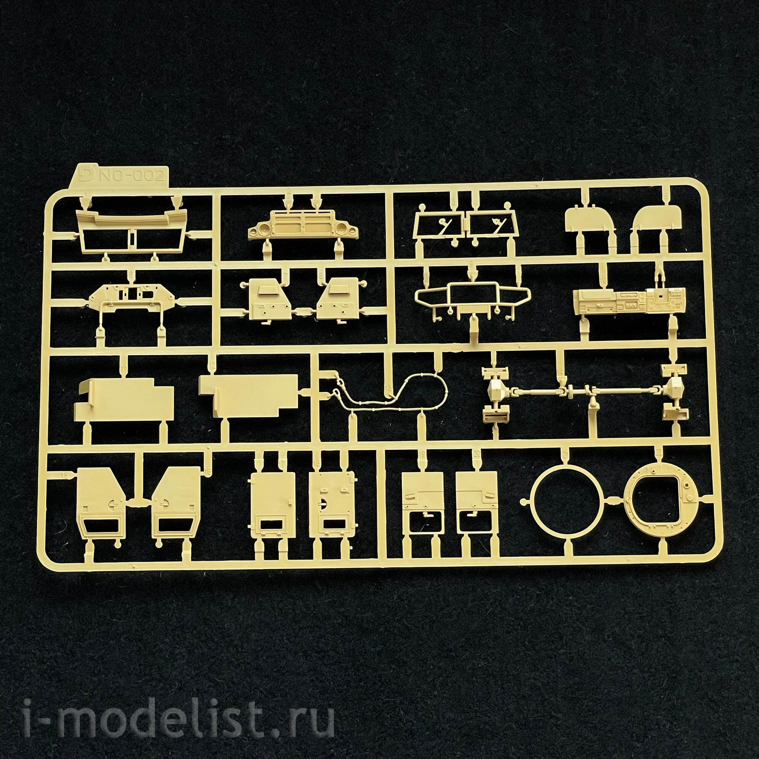 No.-002 Suyata 1/48 T-90A Main Battle tank (licensed by UVZ) and 233014 Tiger armored vehicle