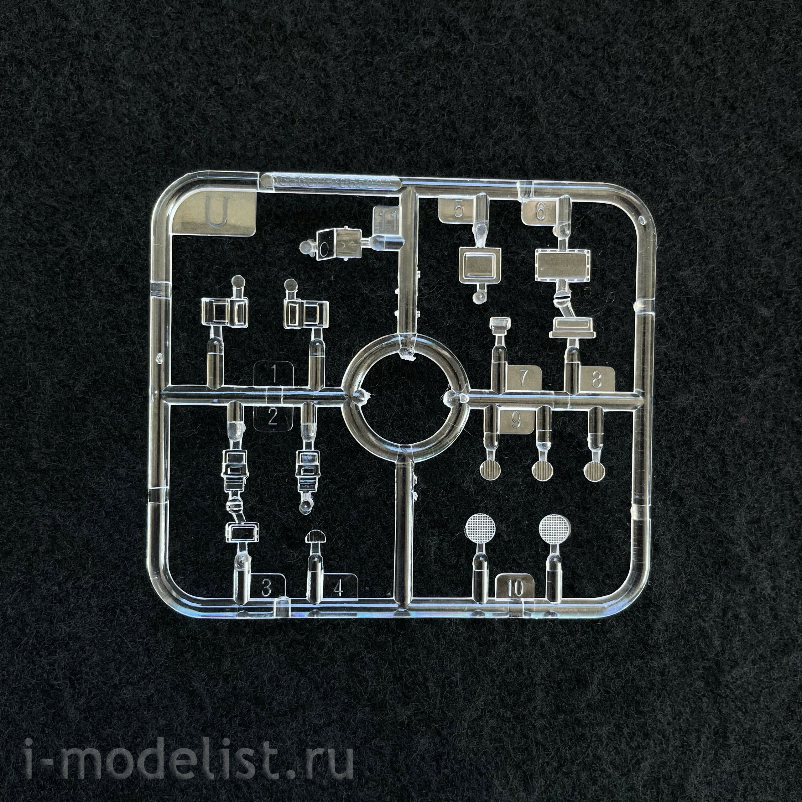 09602 Trumpeter 1/35 Soviet T-72 Ural tank with Kontakt-1 rocket armament (under UVZ license)