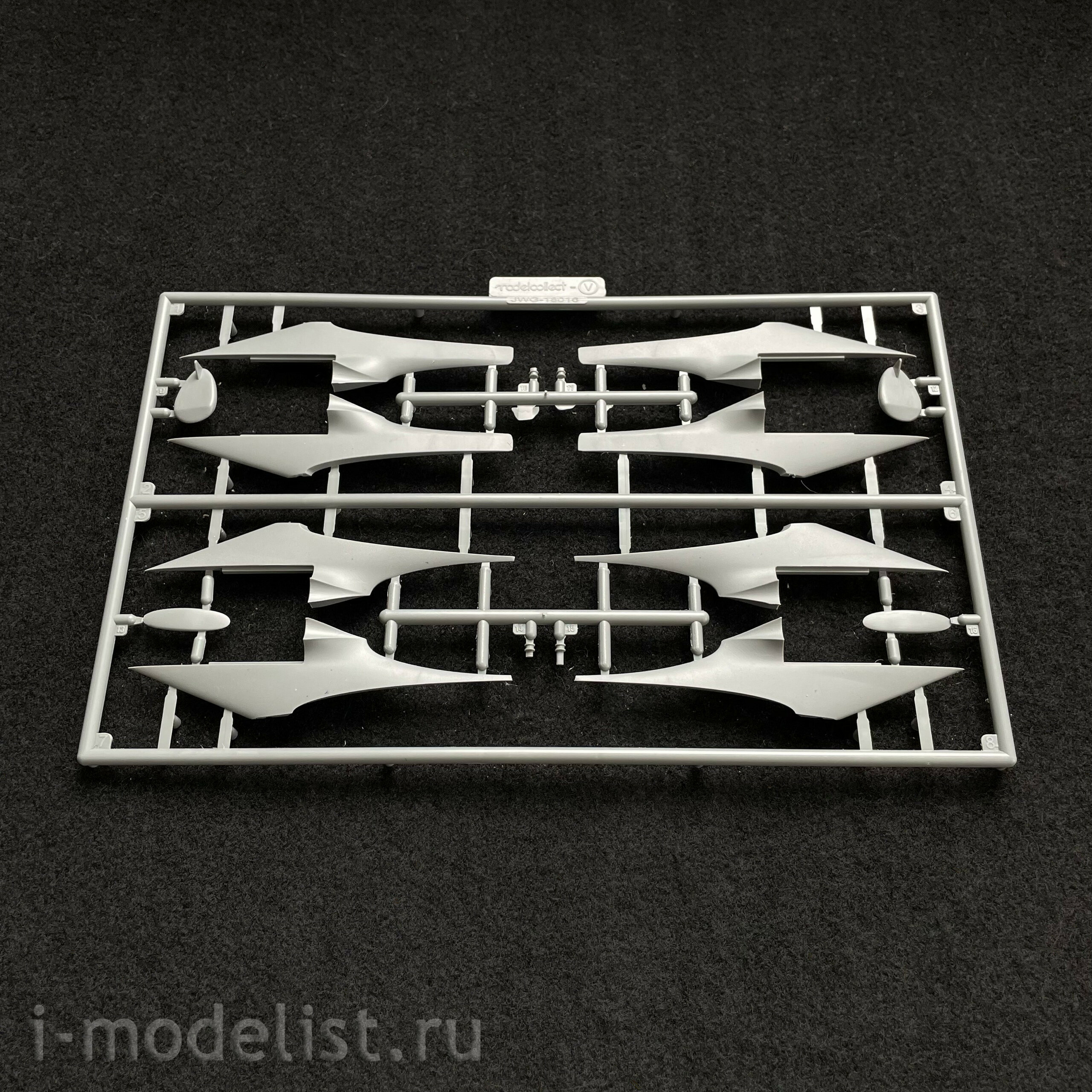 UA72208 Modelcollect 1/72 B-52H early type U. S. A. F.