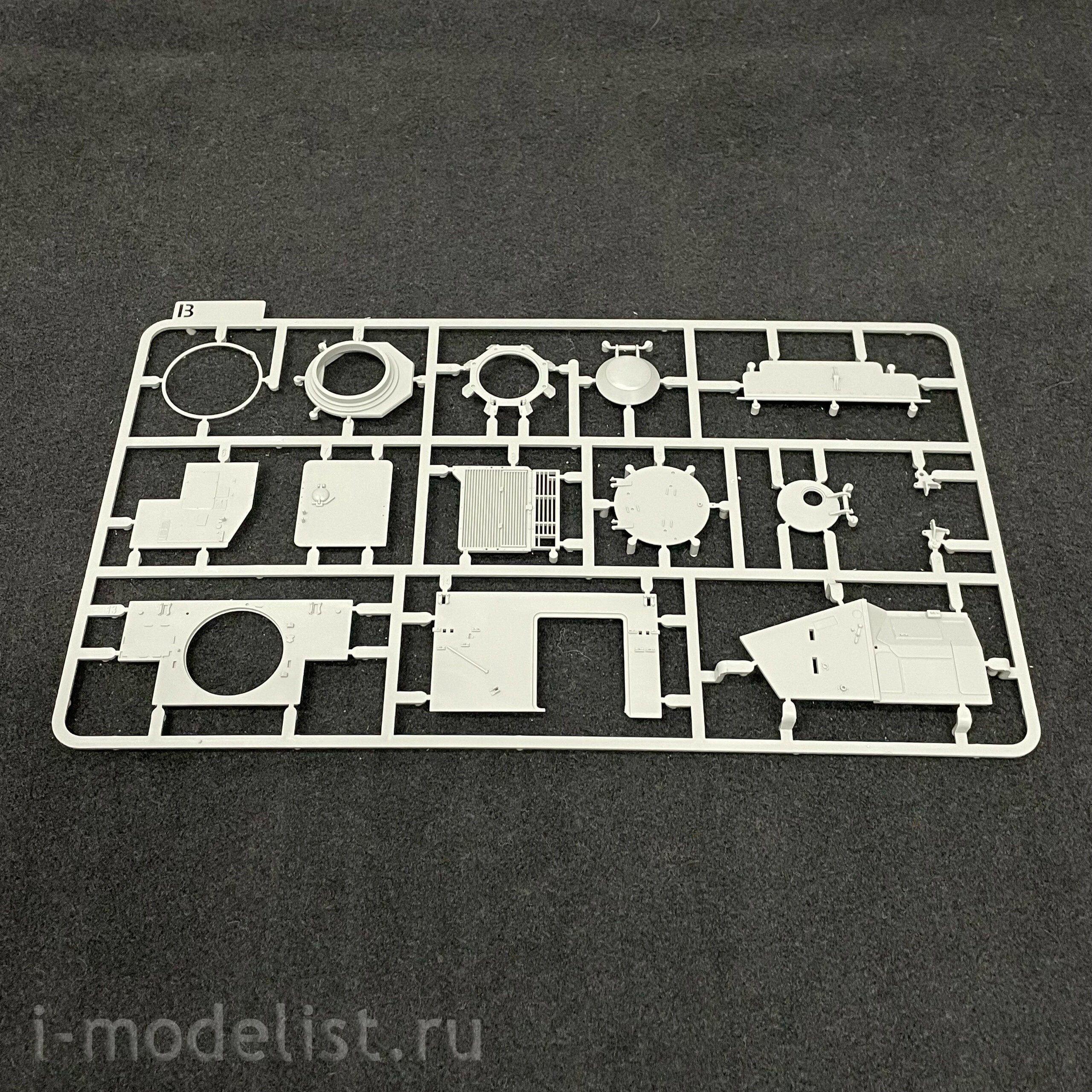 2154 Takom 1/35 M114 Armored personnel carrier early and late version (with interior)
