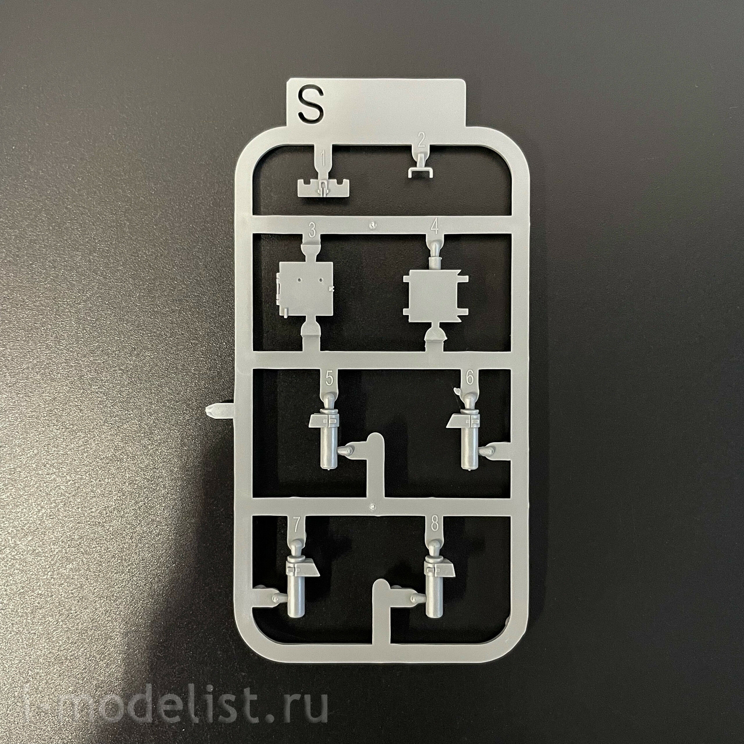 2205W Takom 1/35 Набор Sherman Box: M4A1 (76w) HVSS + M1 Super Sherman + фигура члена экипажа танка армии США в 1/16 масштабе