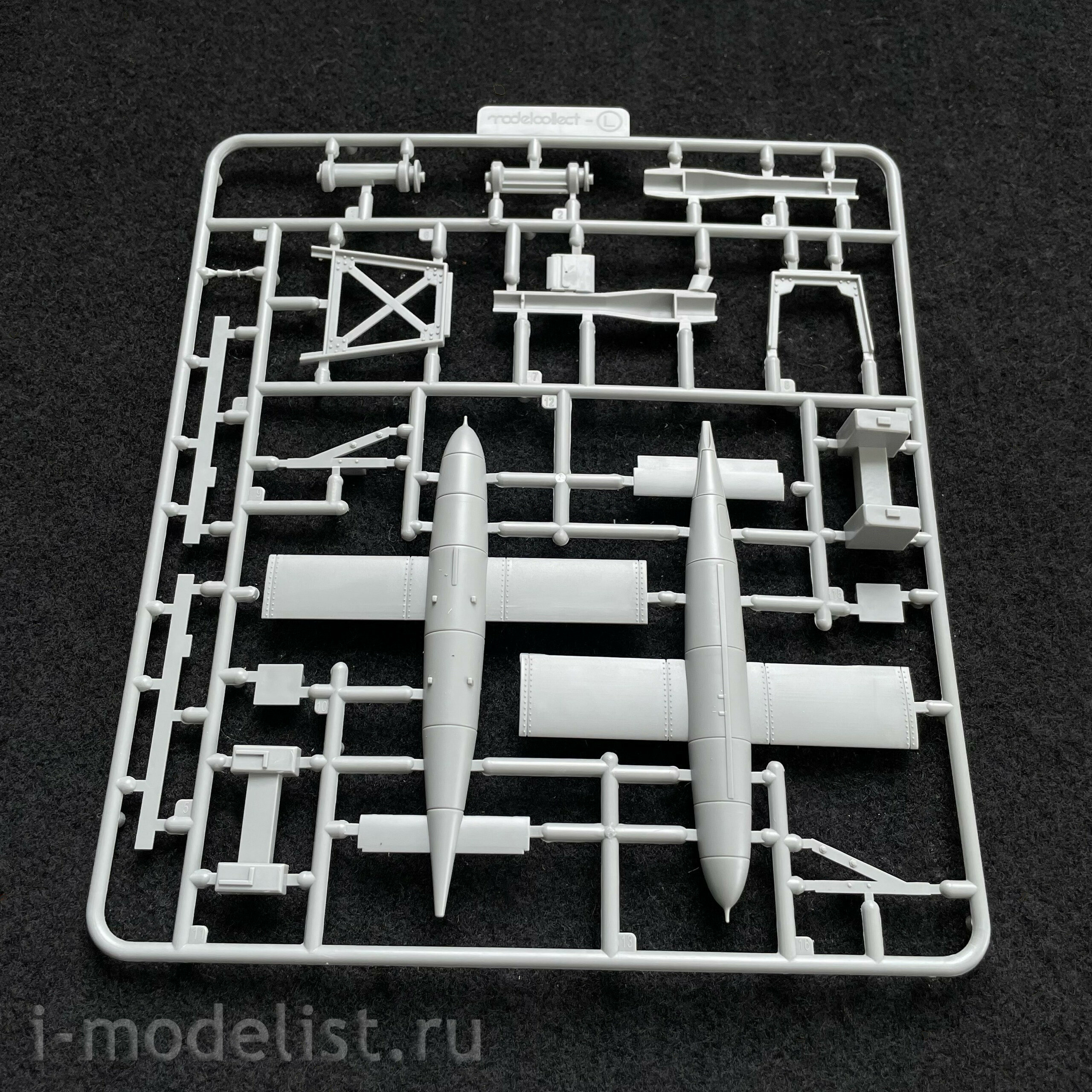 UA72033 Modelcollect 1/72 Germany WWII V2 Missile launching position 2 in 1