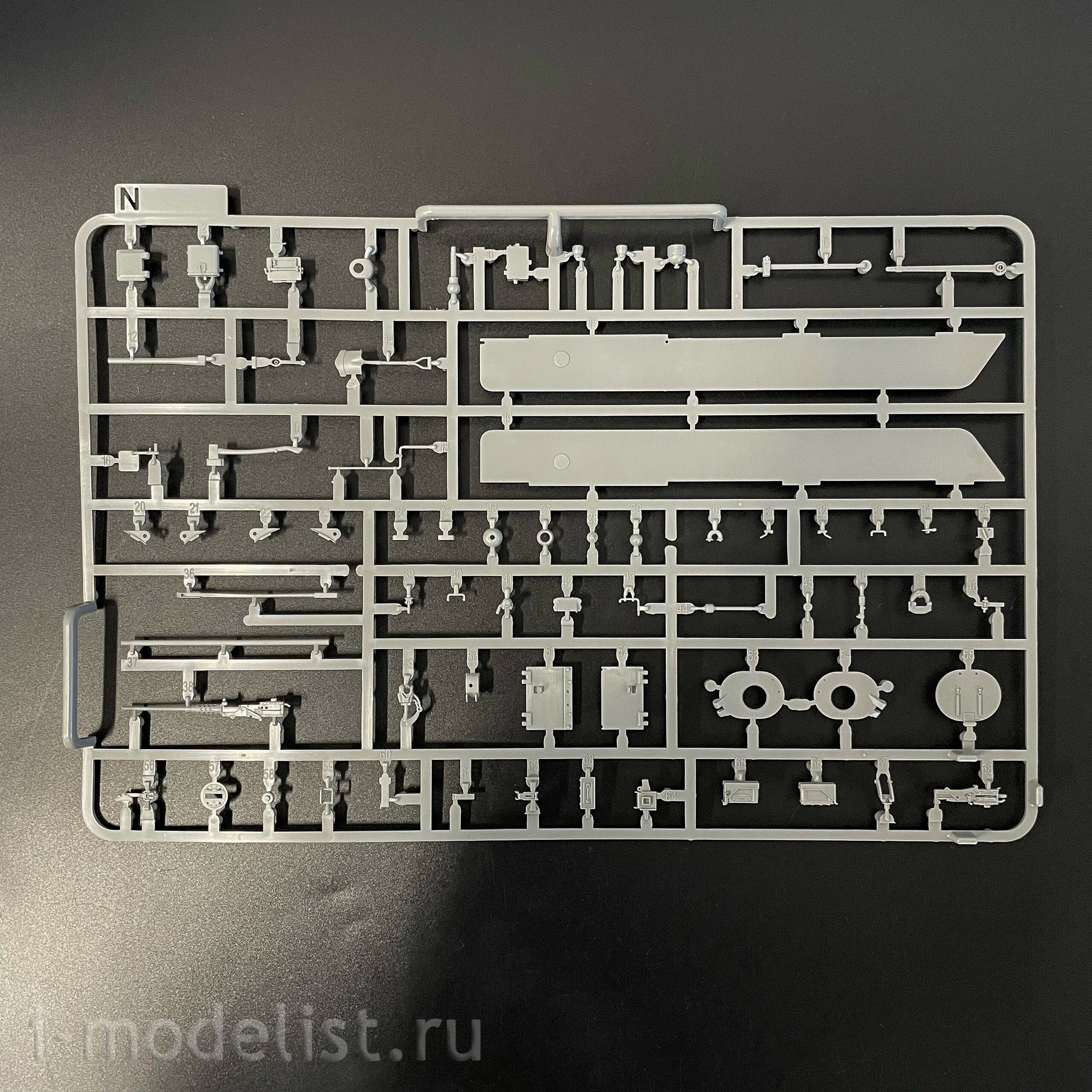 2205W Takom 1/35 Набор Sherman Box: M4A1 (76w) HVSS + M1 Super Sherman + фигура члена экипажа танка армии США в 1/16 масштабе