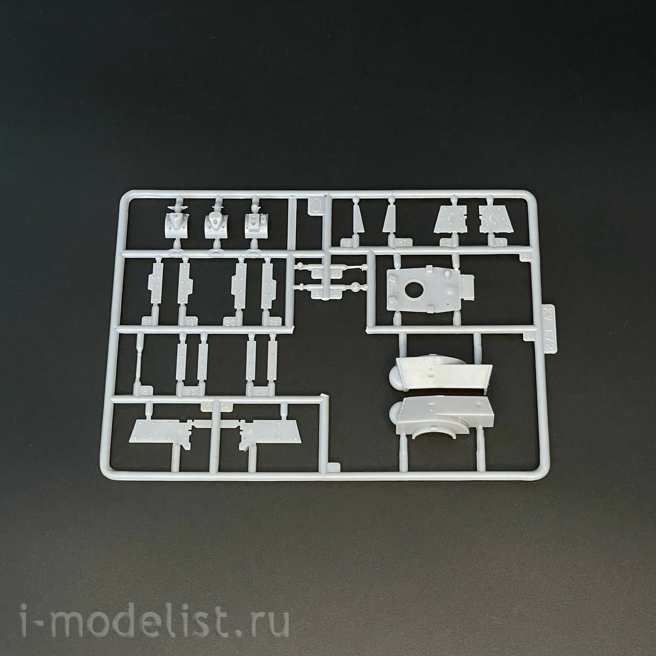 72089 PST 1/72 Тяжелый танк Pz.Kpfw. 753 (r) E mit 7.5 KwK.40