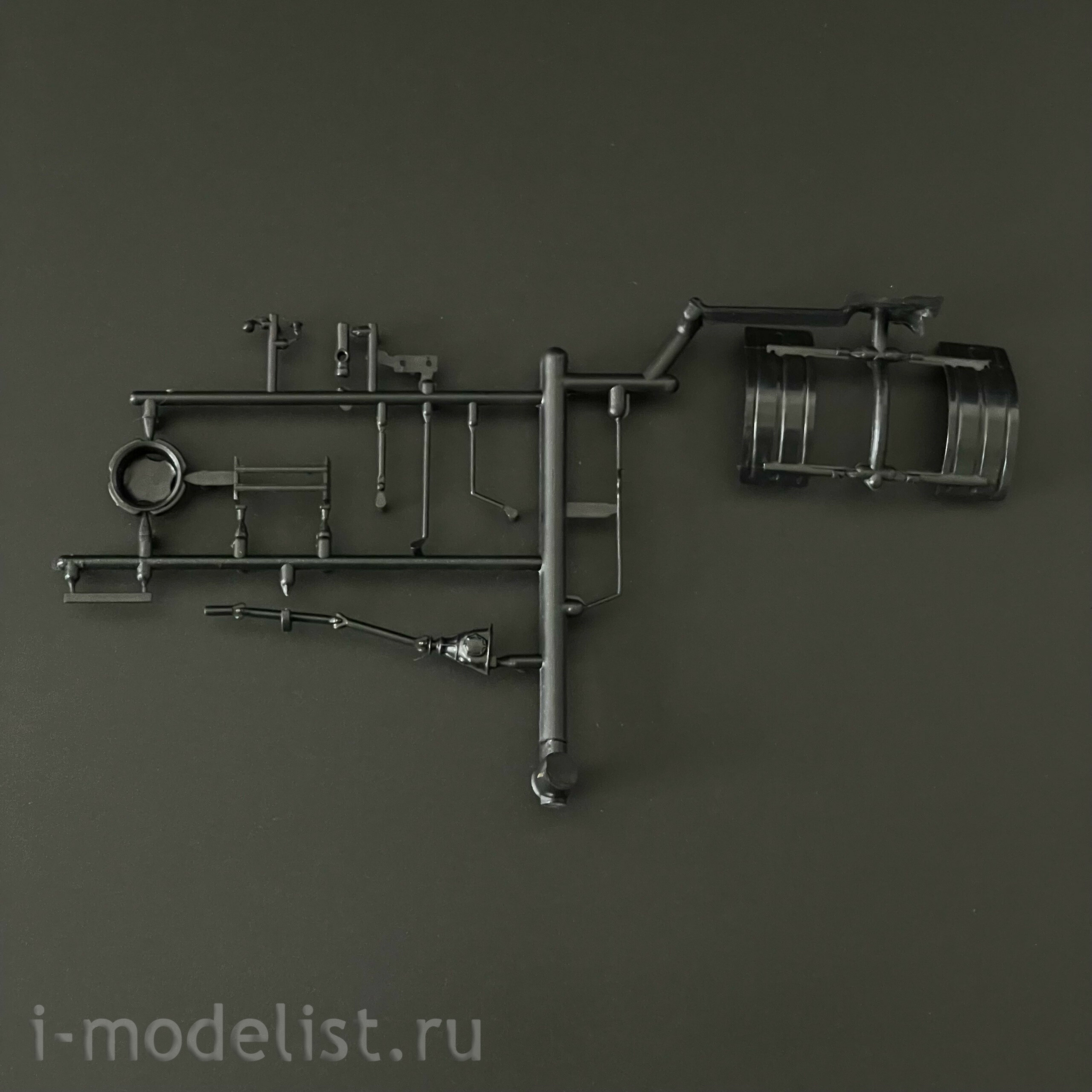 1522AVD AVD Models 1/43 MMZ-555 Car