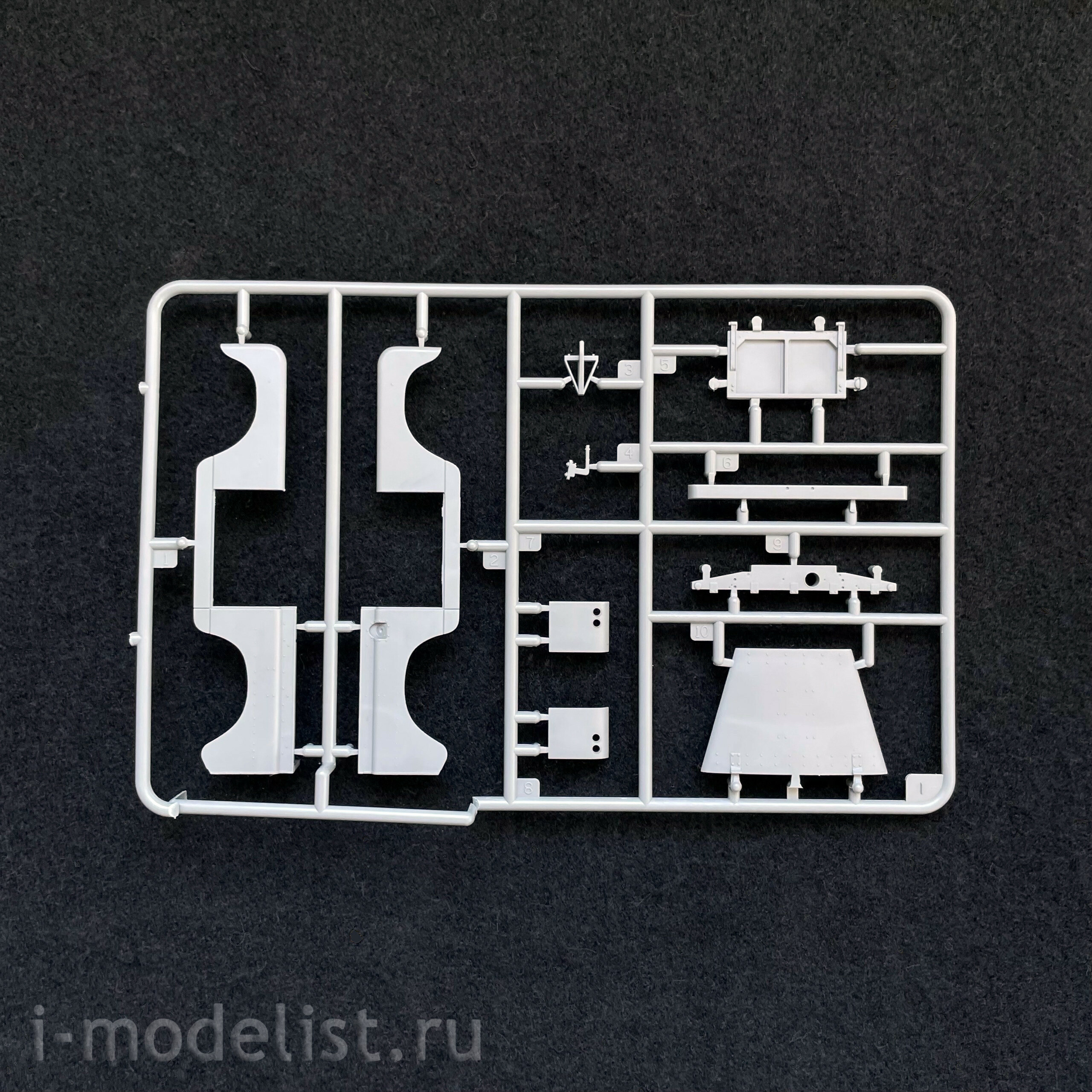 AK35014 AK Interactive 1/35 SUV Land Rover 88 Series IIA Tow Truck