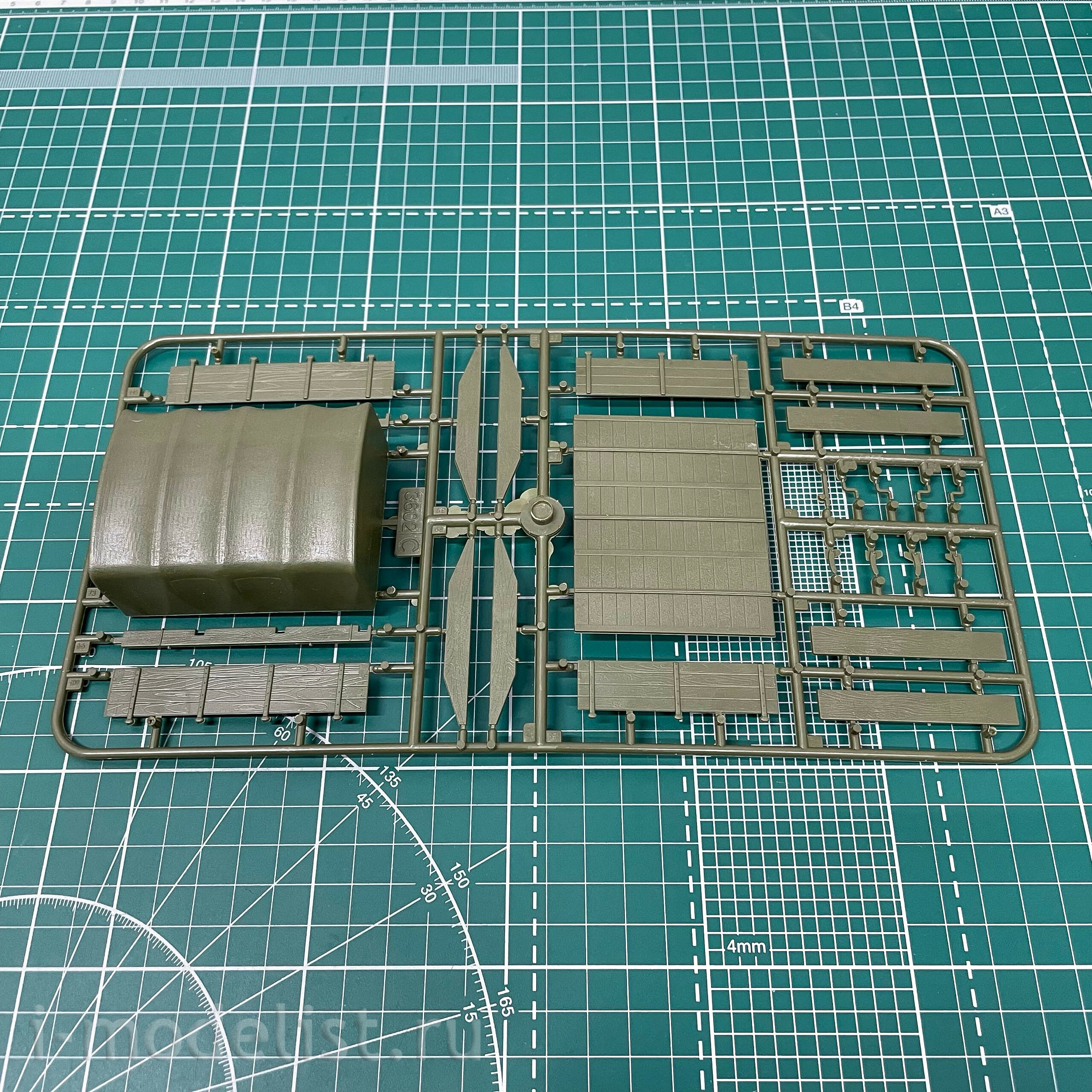 3547 Zvezda 1/35 Truck GAZ-AAA