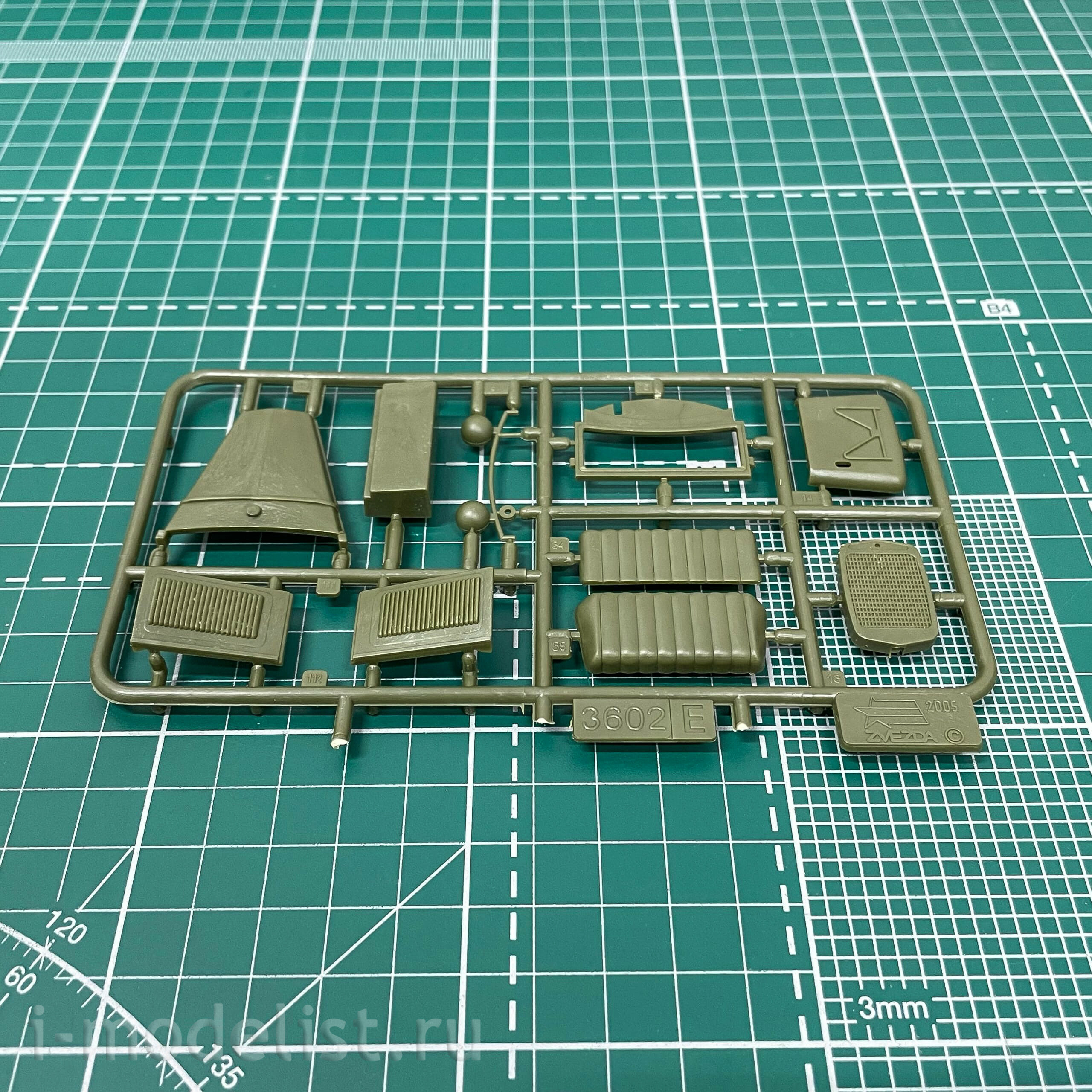 3547 Zvezda 1/35 Truck GAZ-AAA
