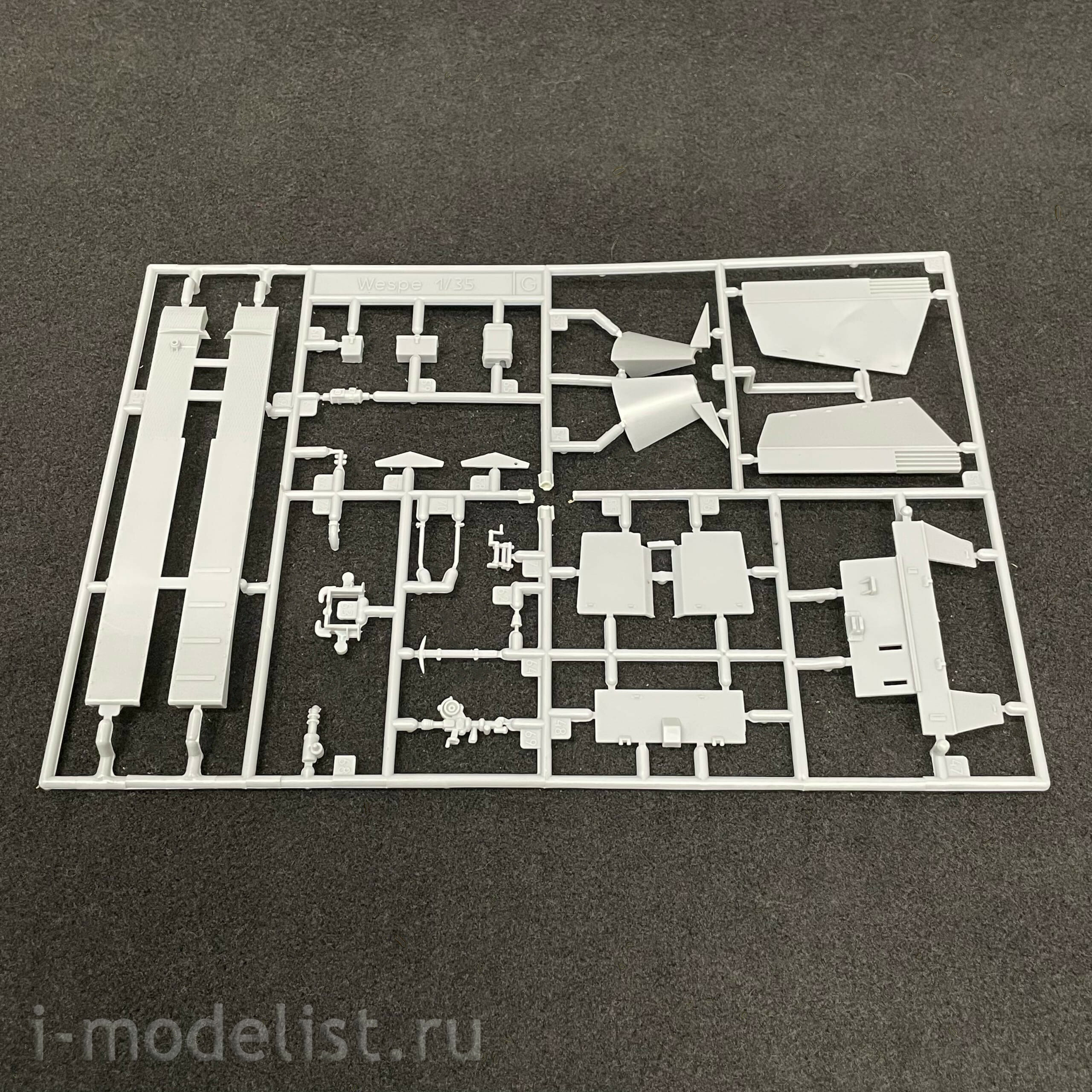 3545 Maket 1/35 self-Propelled howitzer 10.5 cm LeFH18 auf Pz.Kpfw Ii Sd.Kfz 124 Wespe