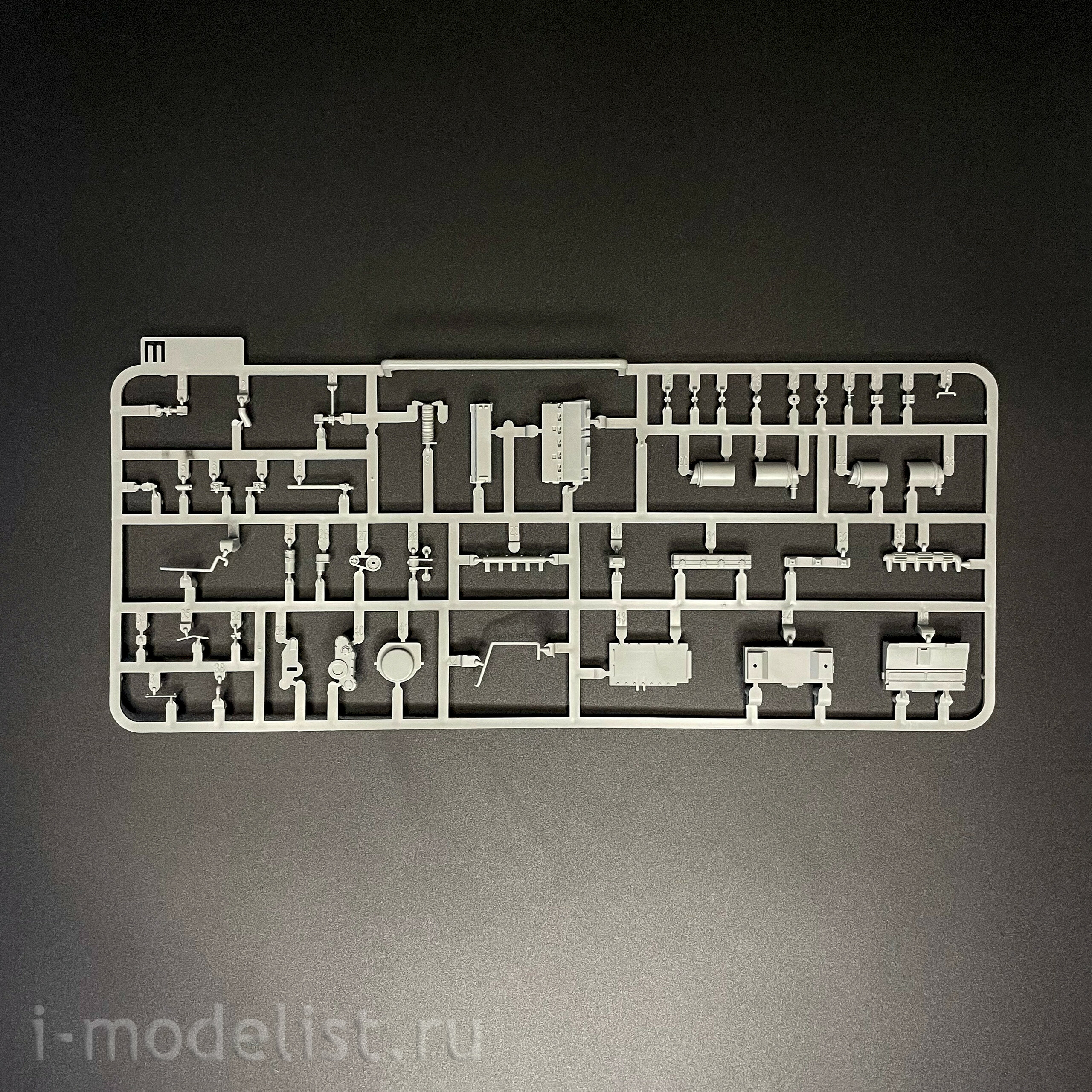 2181 Takom 1/35 Командирская версия Jagdpanzer 38(t) с полным интерьером
