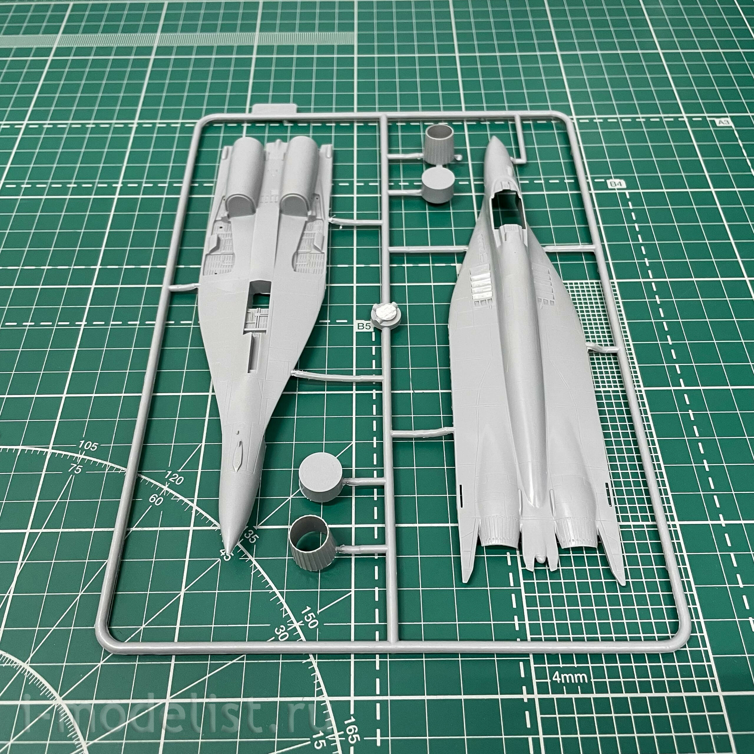 207280 Modelist 1/72 tactical fighter Mikoyan and Gurevich M-29 type 9-13