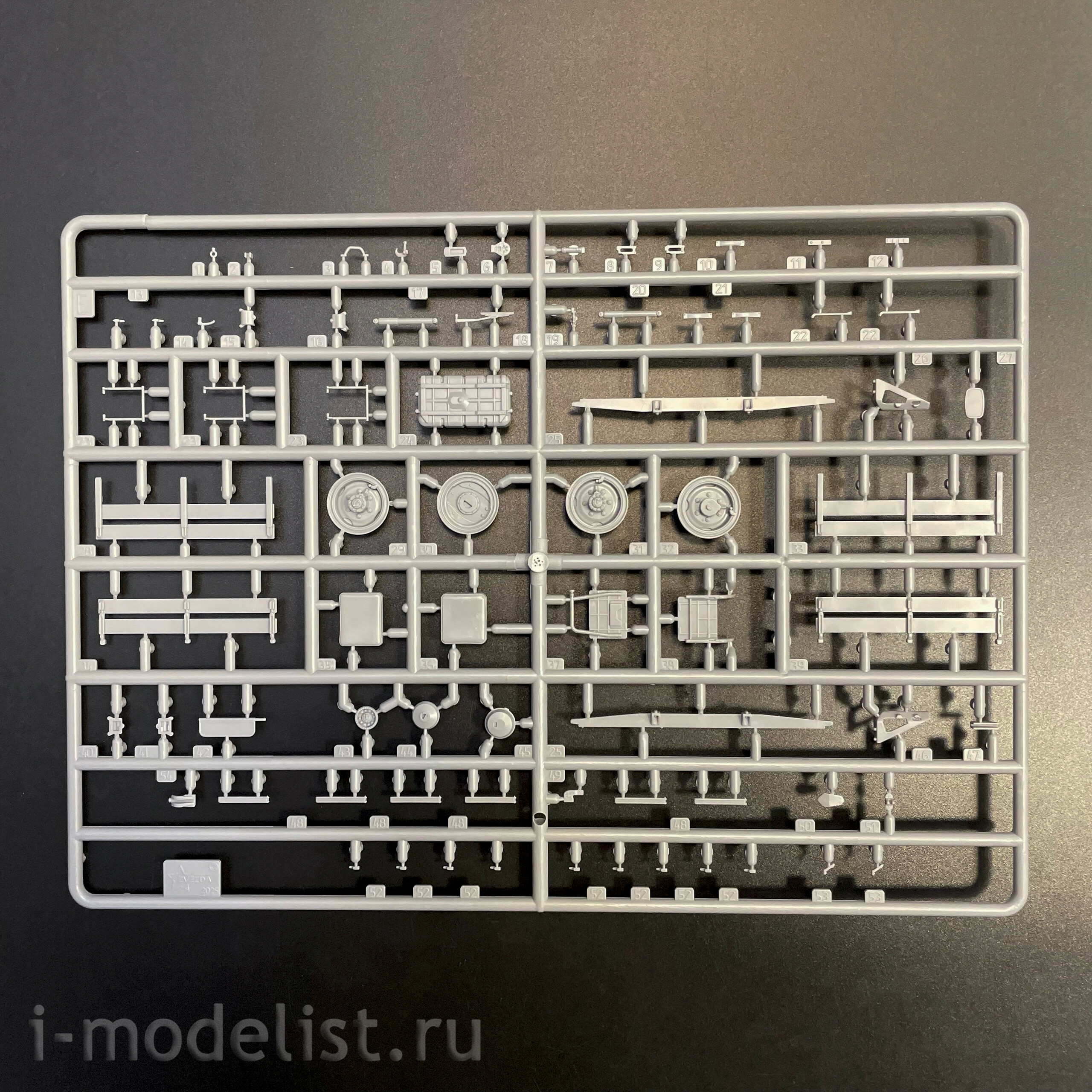 3707 Zvezda 1/35 Soviet GAZ-66 truck