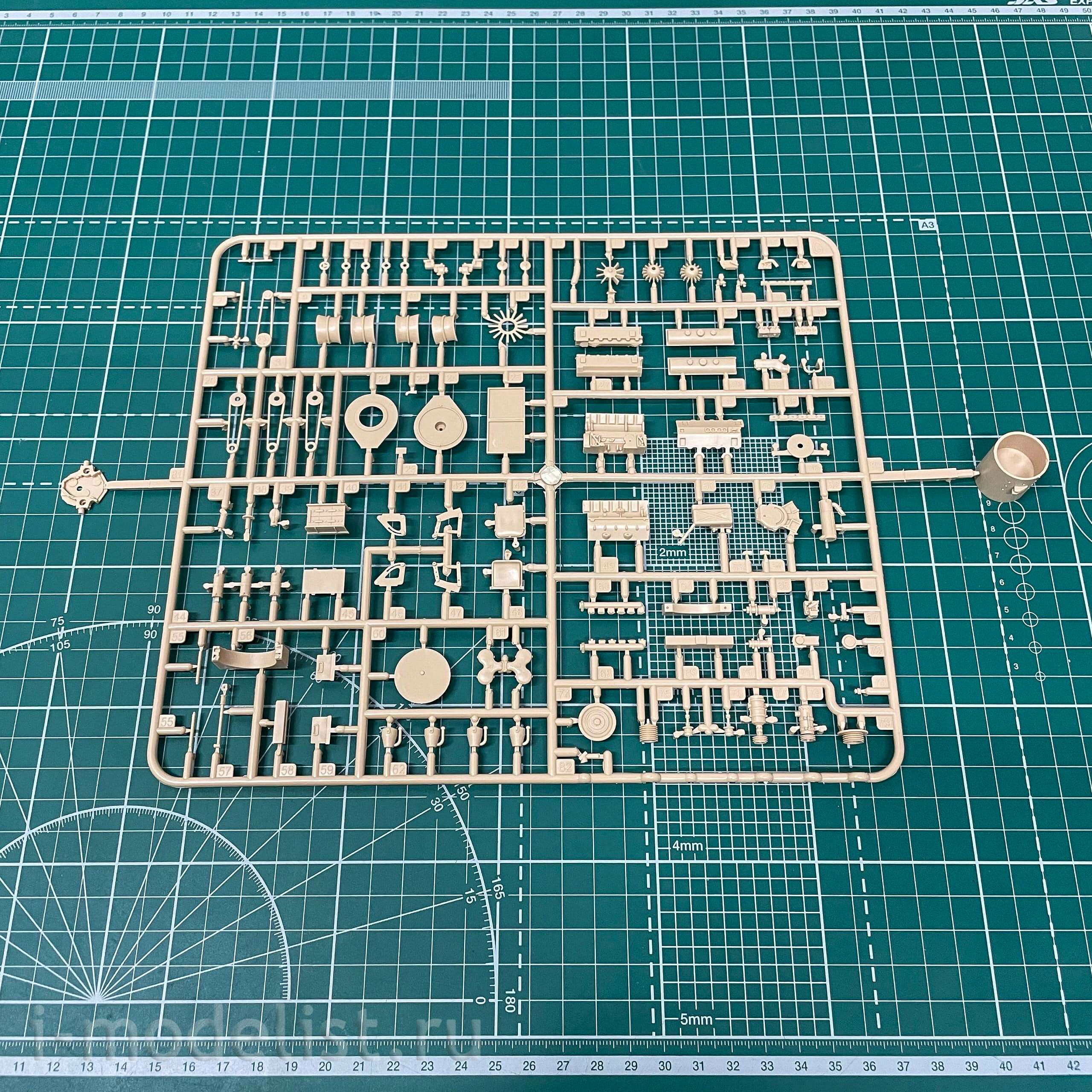 35A033 Amusing Hobby 1/35 ELEFANT Self-propelled gun (interior + zimmerite)