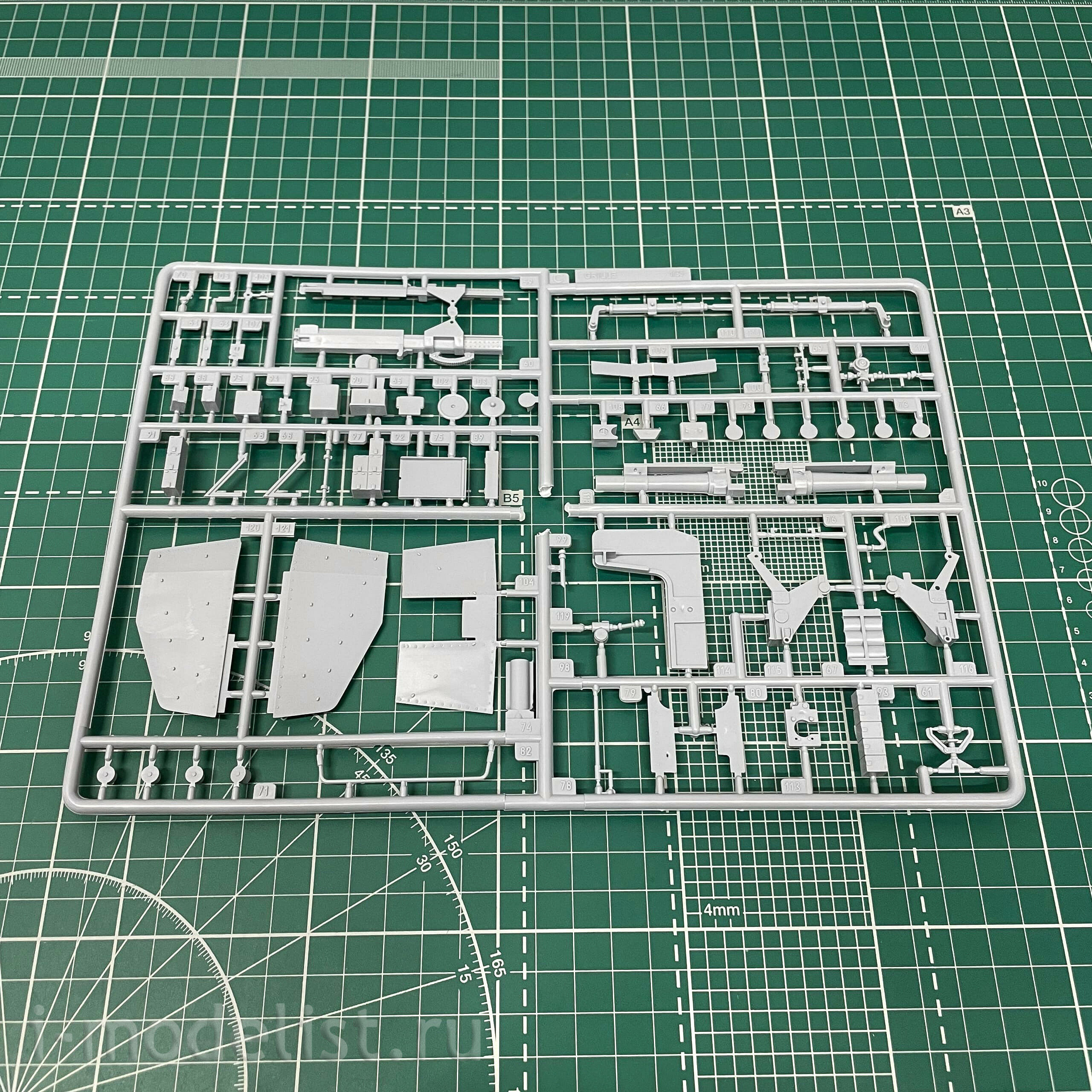 303522 Modeler 1/35 German self-propelled gun Grill