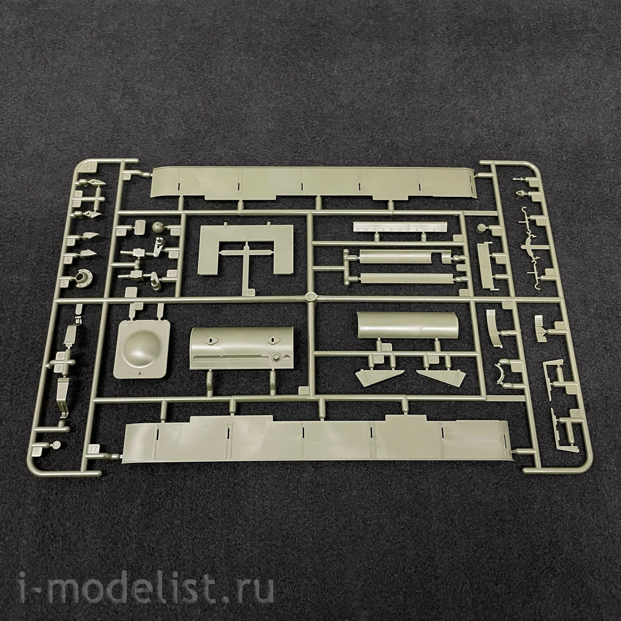 35375 Tamiya 1/35 Soviet heavy tank KV-2, with two figures