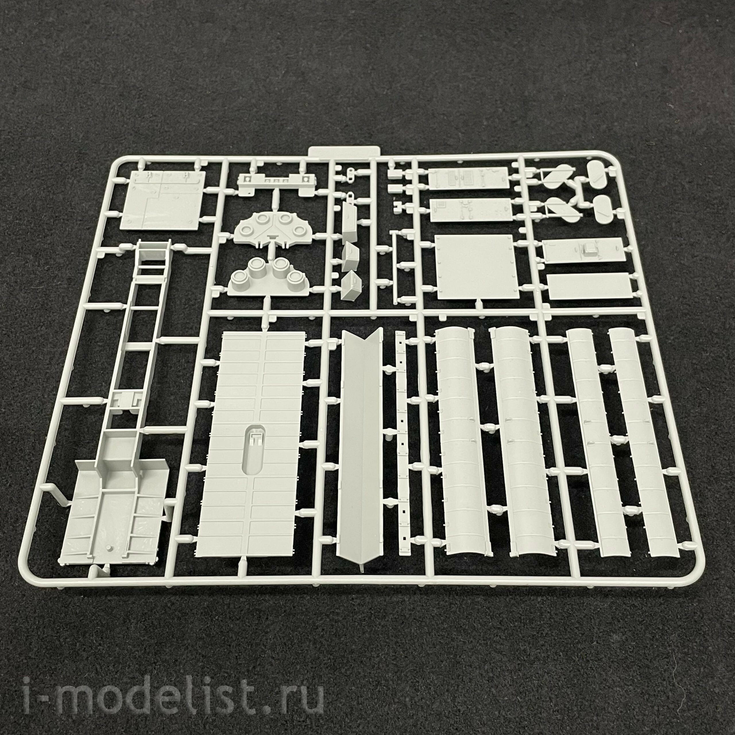 UA72340 Modelcollect 1/72 NATO M1014 MAN tractor and BGM-109G land-based cruise missile