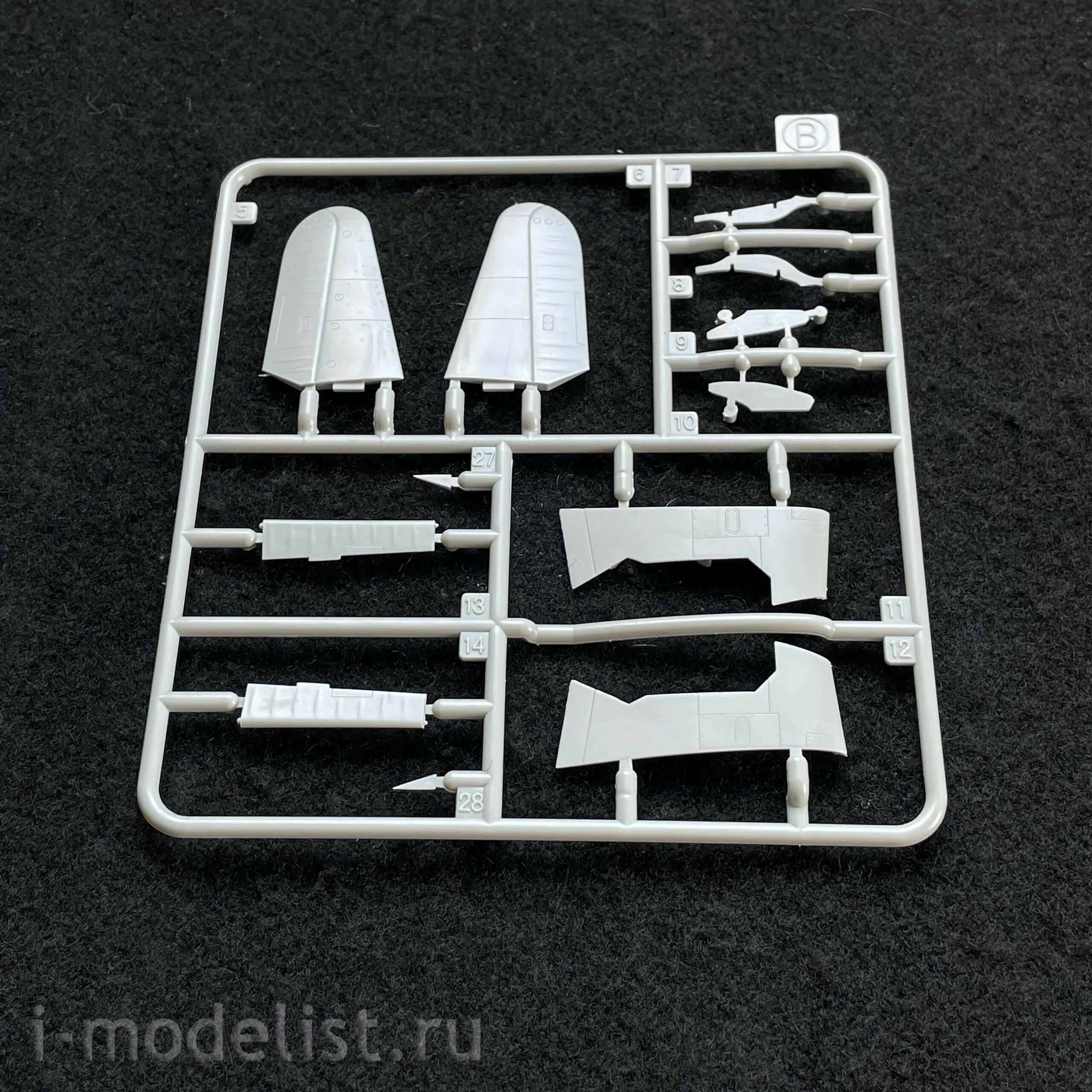 5117 Dragon 1/72 F6F-3 Hellcat Fighter with Flight Deck