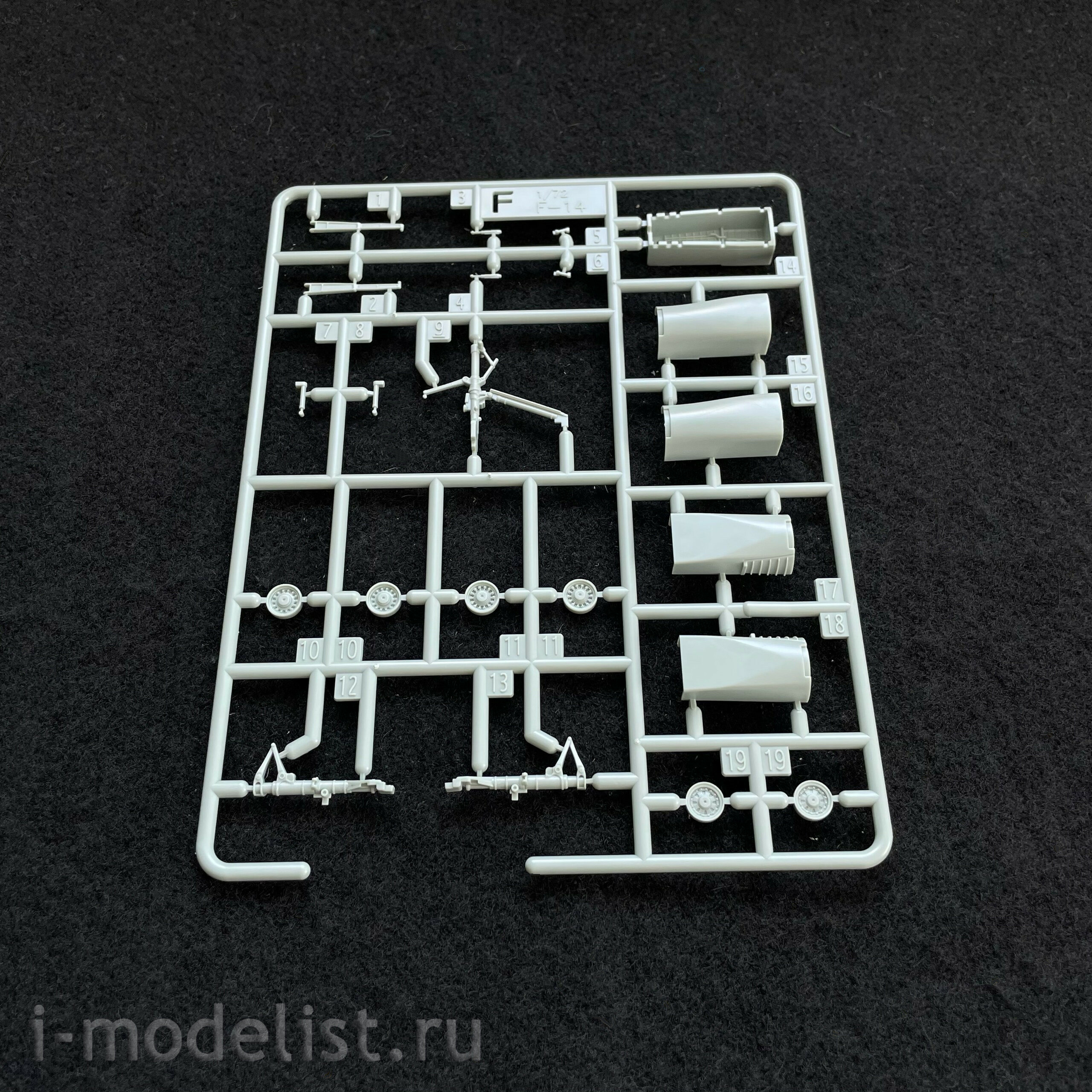 12563 Academy 1/72 Aircraft USN F-14A VF-143 