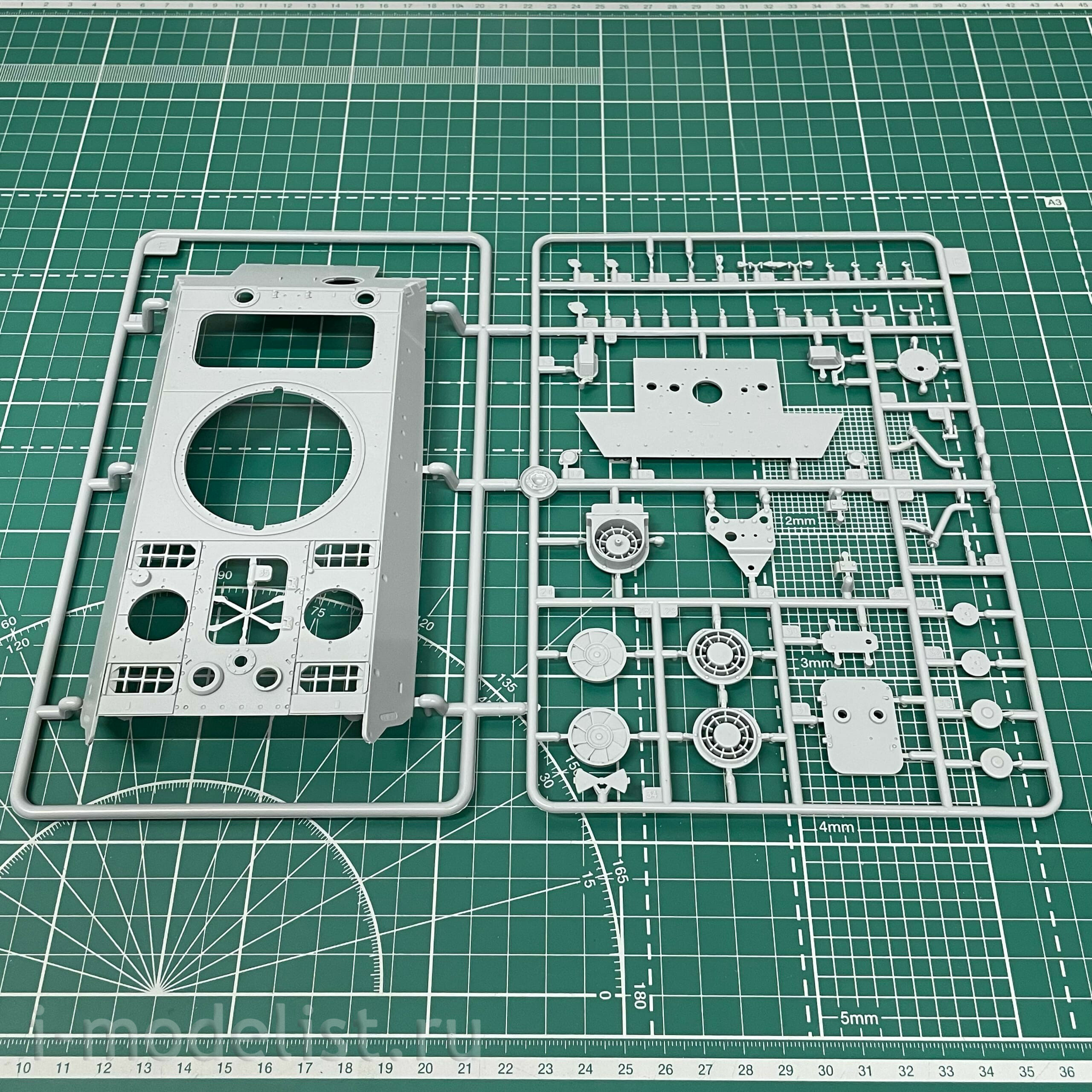 35A018 Amusing Hobby 1/35 Panther II