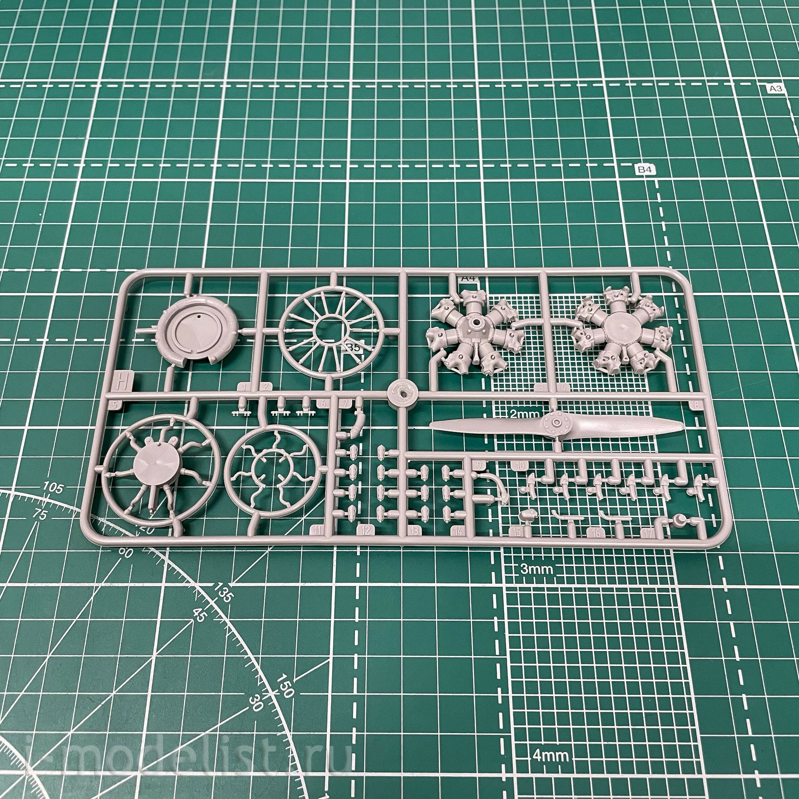 631 Roden 1/32 Boeing Stearman PT-17 Kaydet Aircraft