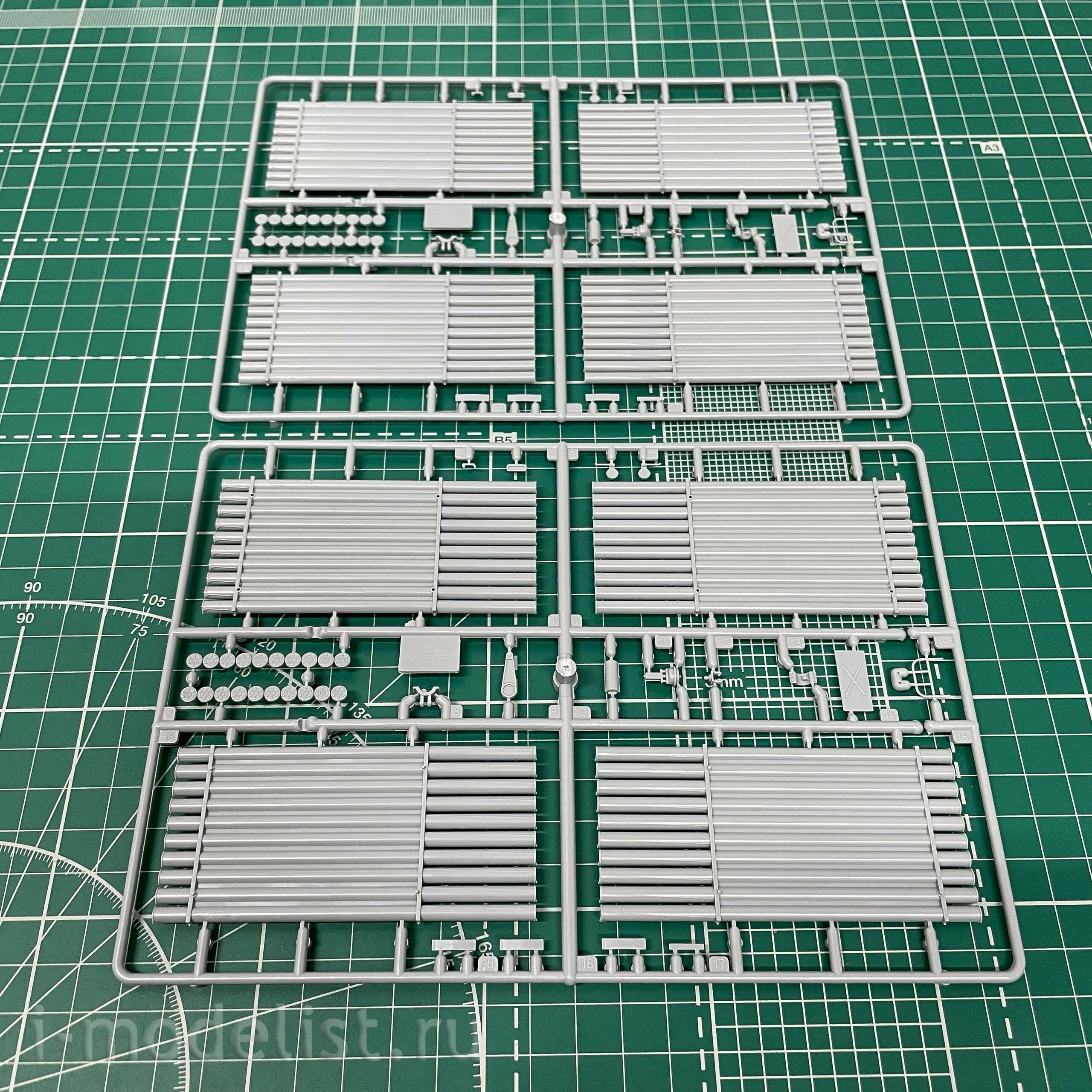 3655 Zvezda 1/35 Russian self-propelled multiple launch rocket system 