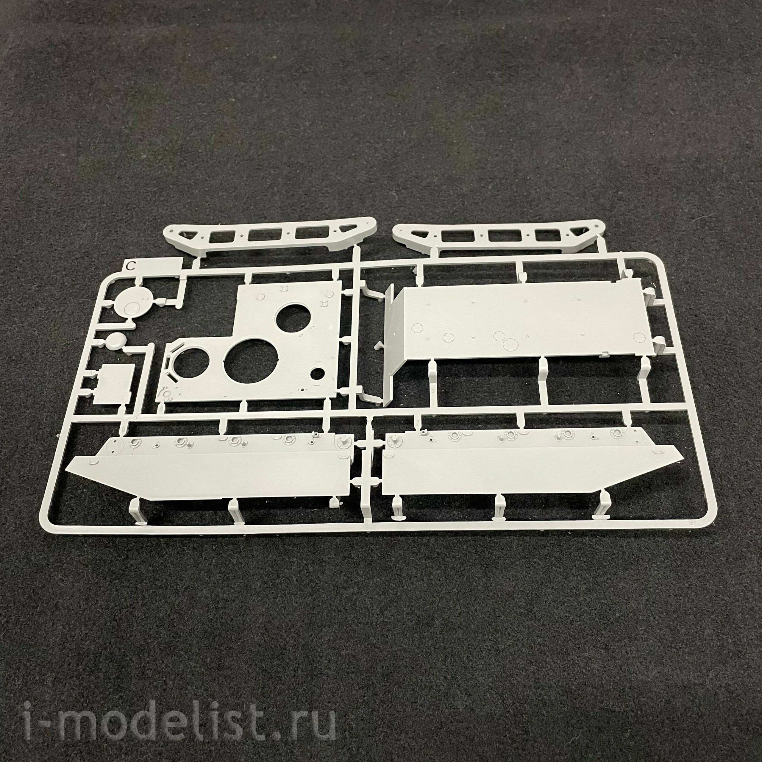2154 Takom 1/35 M114 Armored personnel carrier early and late version (with interior)