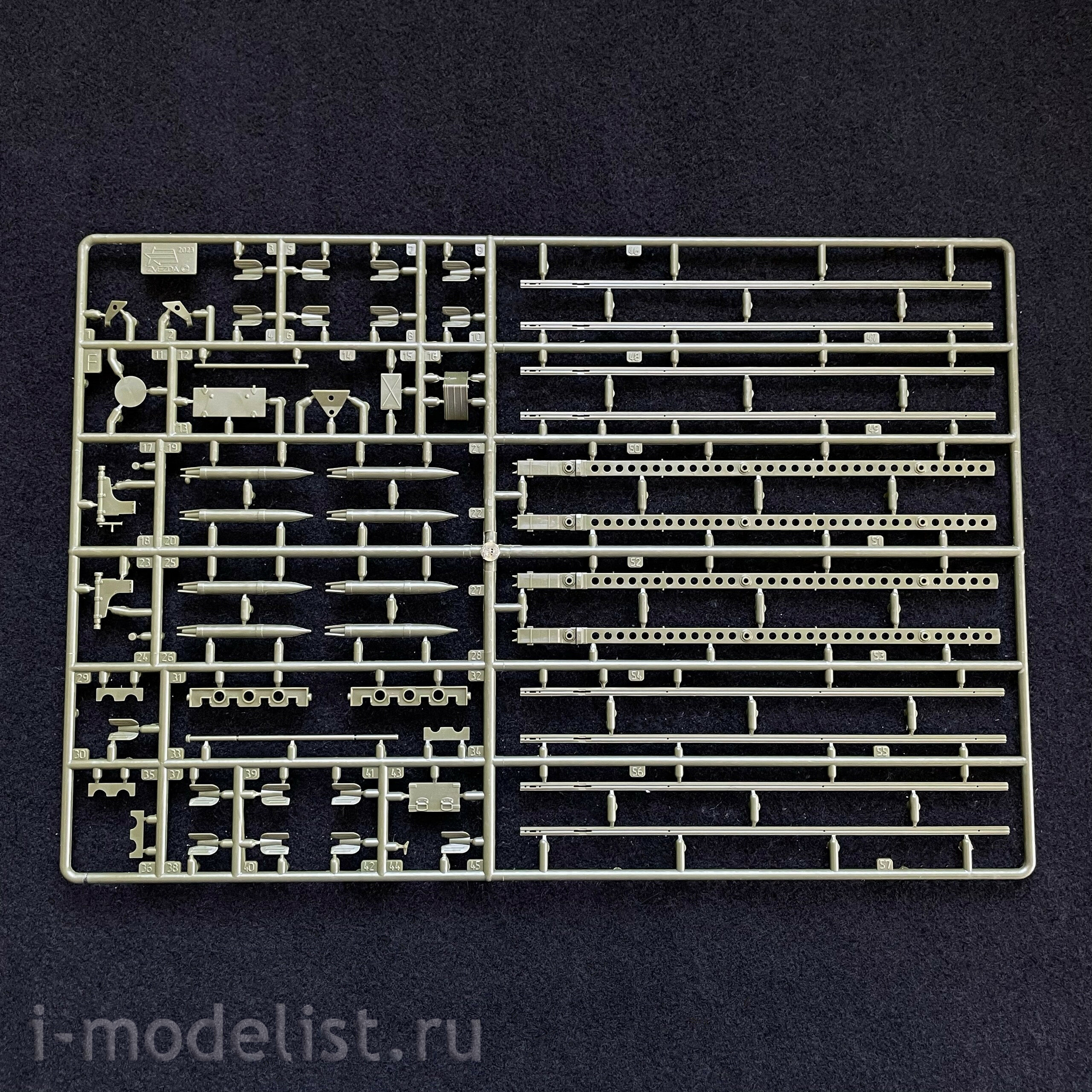 3700 Zvezda 1/35 Guards BM-13 Katyusha rocket mortar