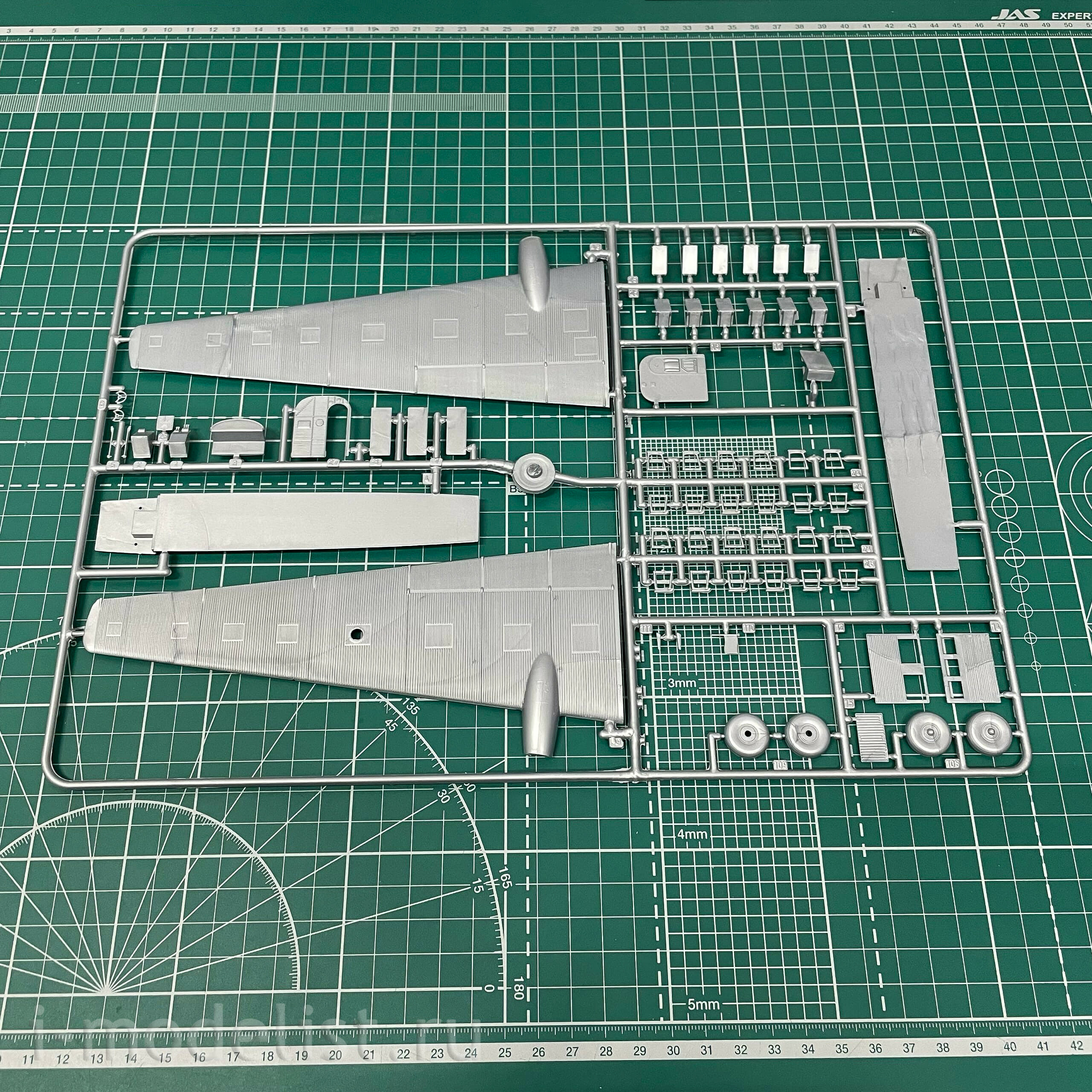 04975 Revell 1/72 Junkers Ju-52/3m Civil