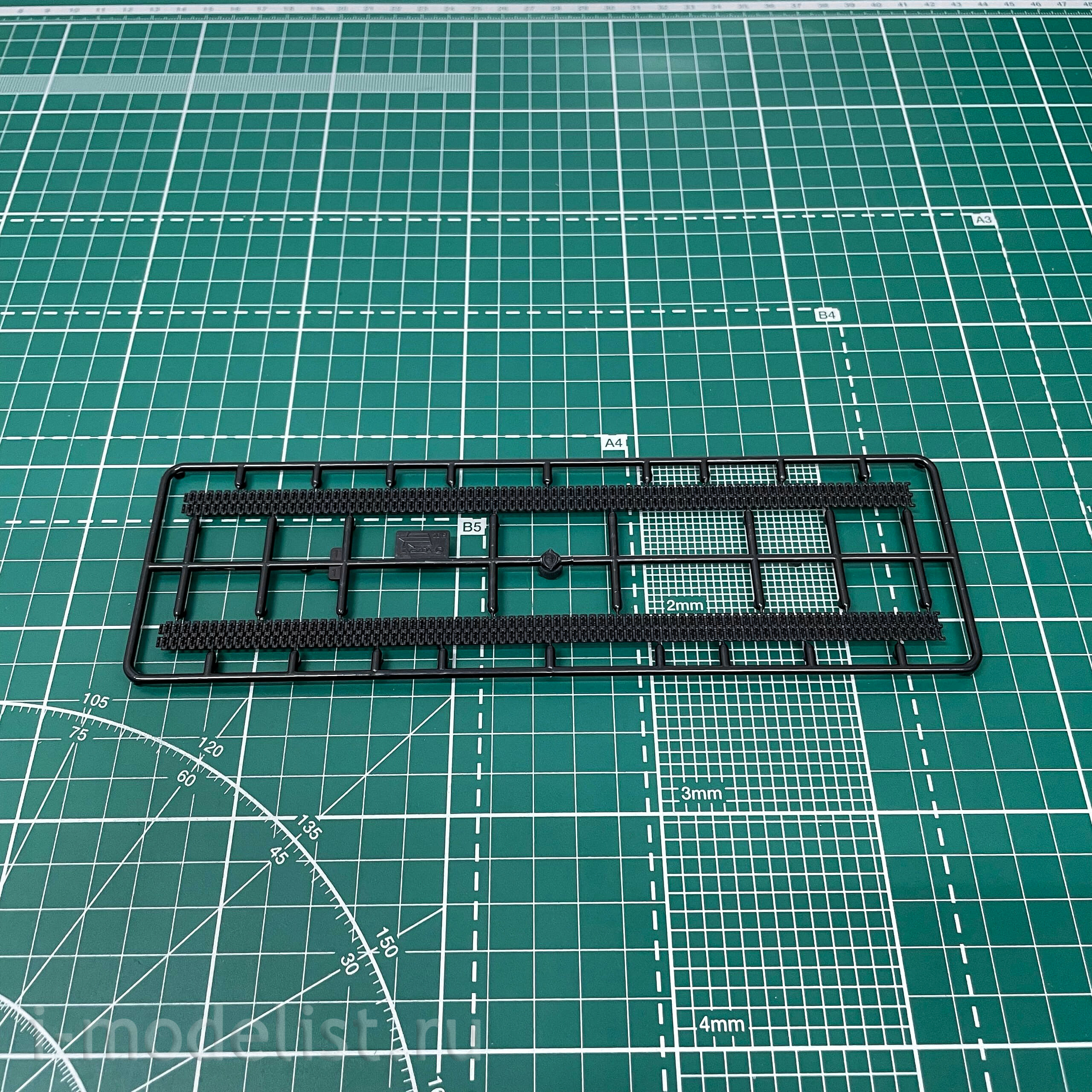 5045П Zvezda 1/72 Подарочный набор: Российская 152-мм гаубица МСТА-С