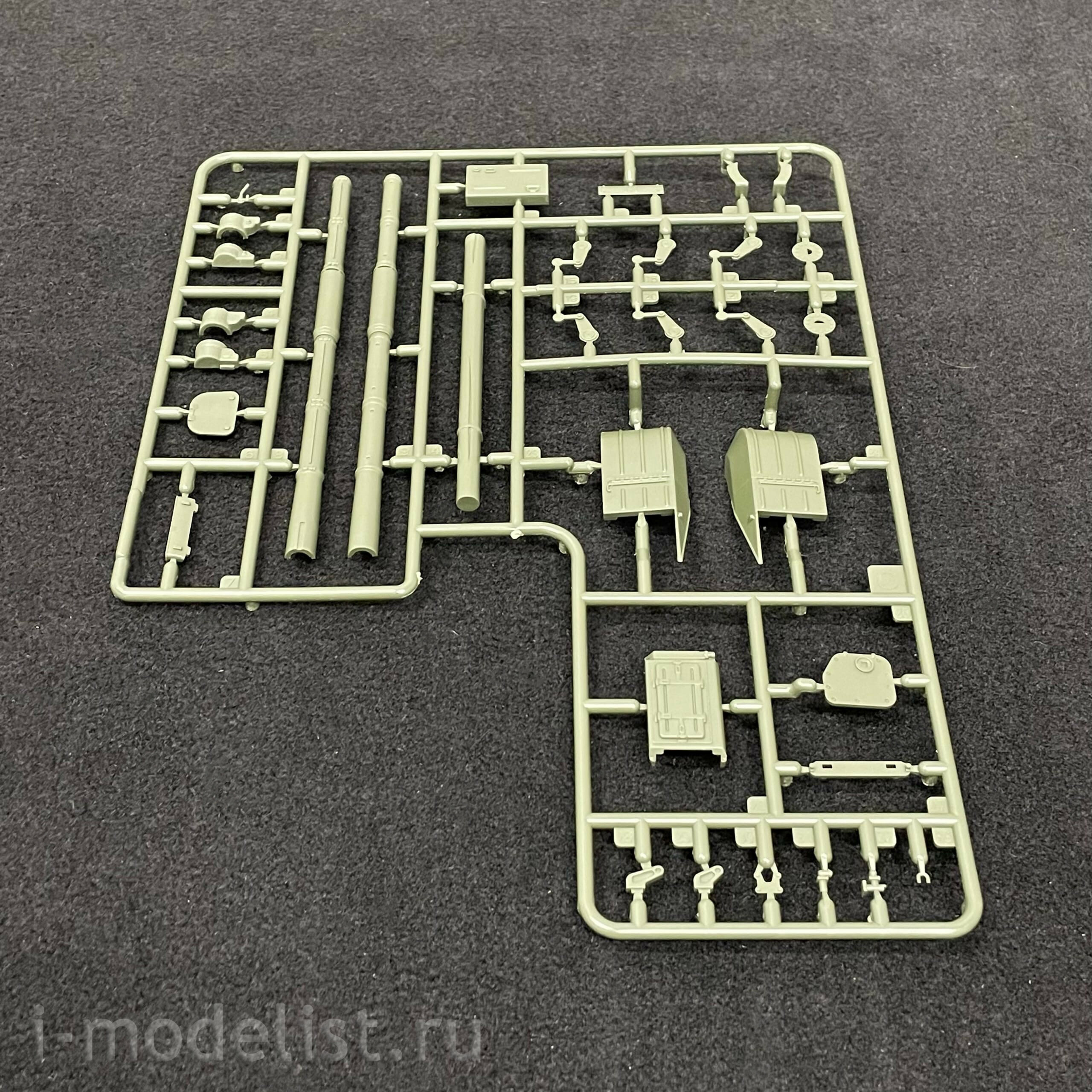 35A050 Amusing Hobby 1/35 Russian T-90A Tank with full interior (under license from UVZ)