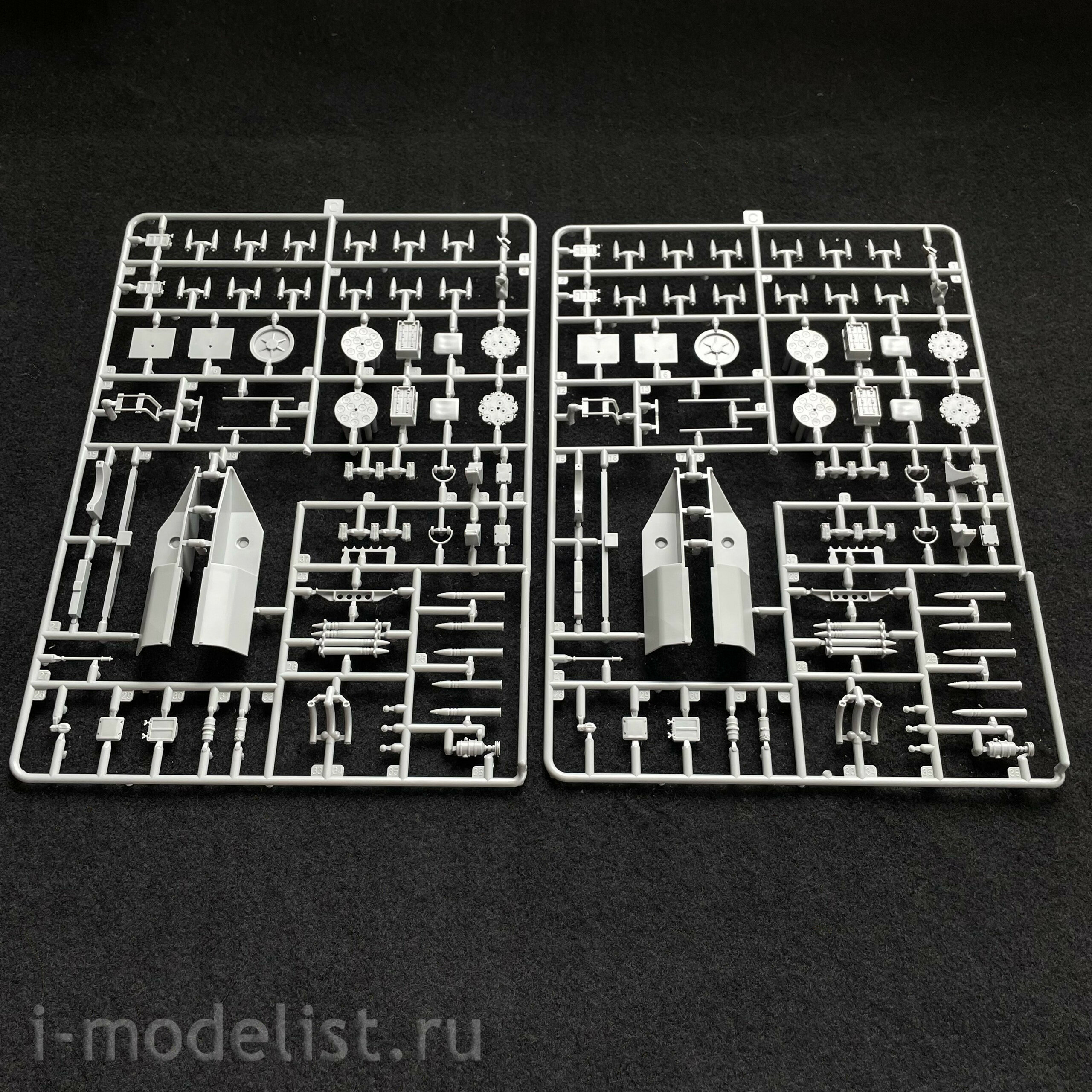 35A051 Amusing Hobby 1/35 Tiger P Tank (003)