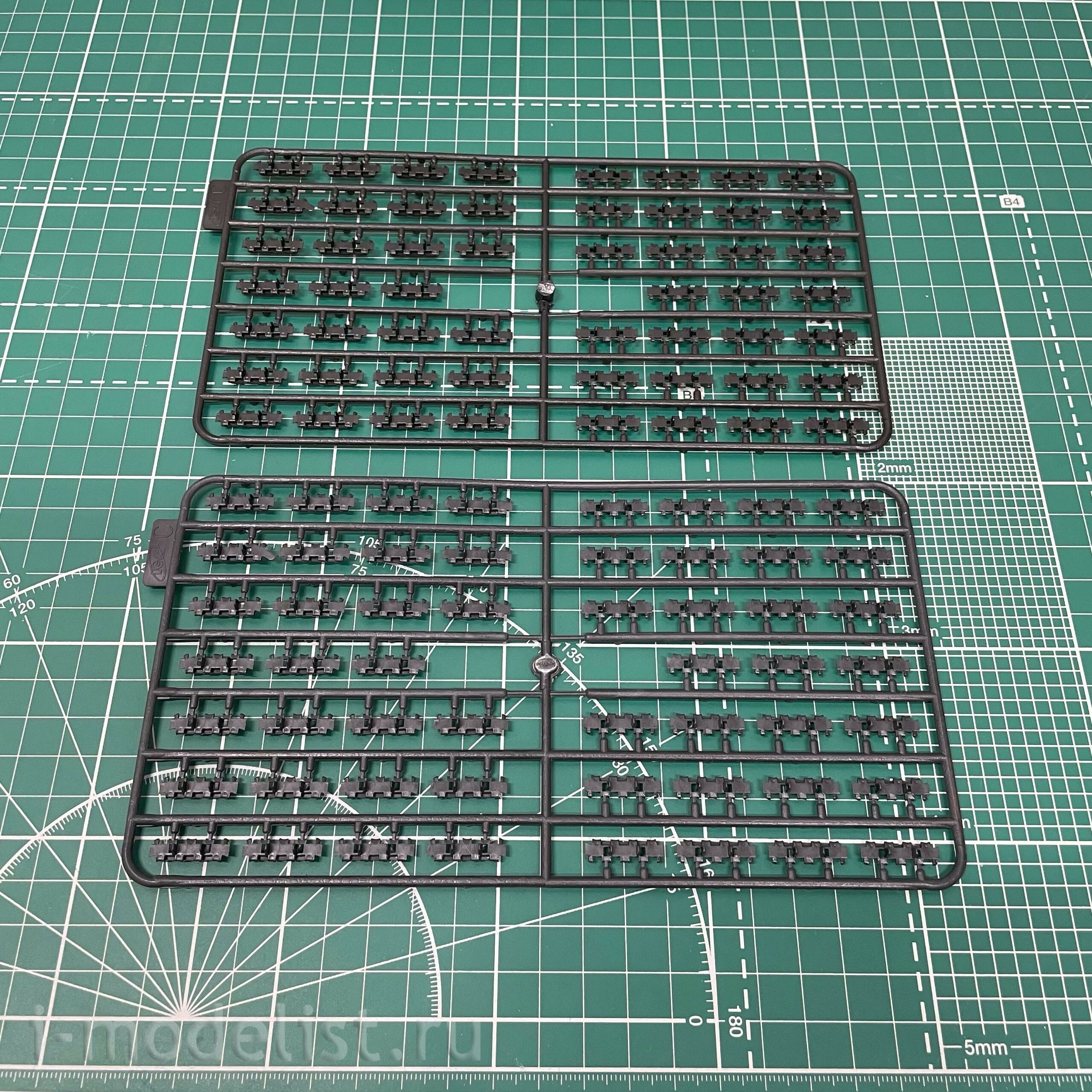 303550 Modeler 1/35 German Panther D Tank