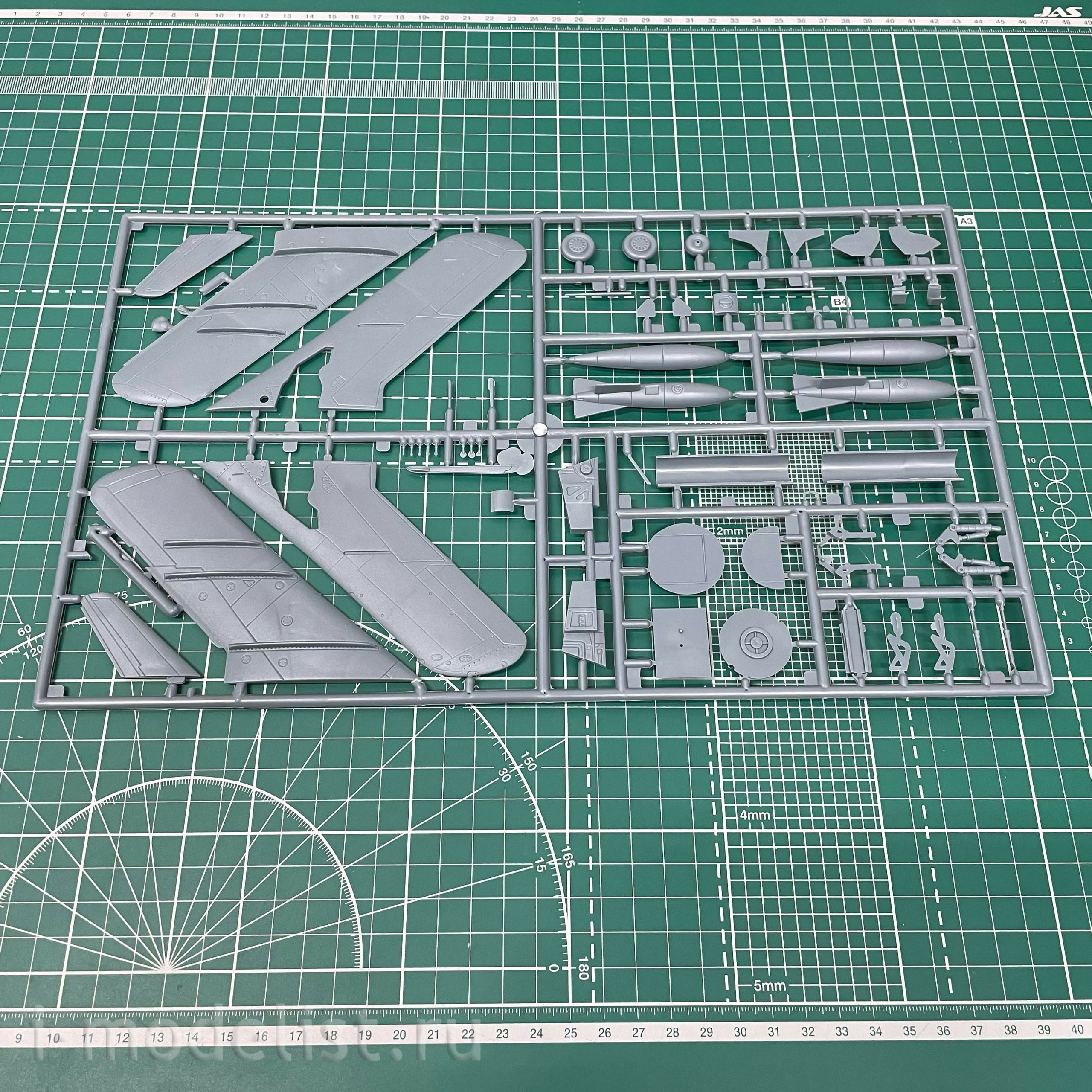204814 Modeler 1/48 Soviet jet fighter, type 17F