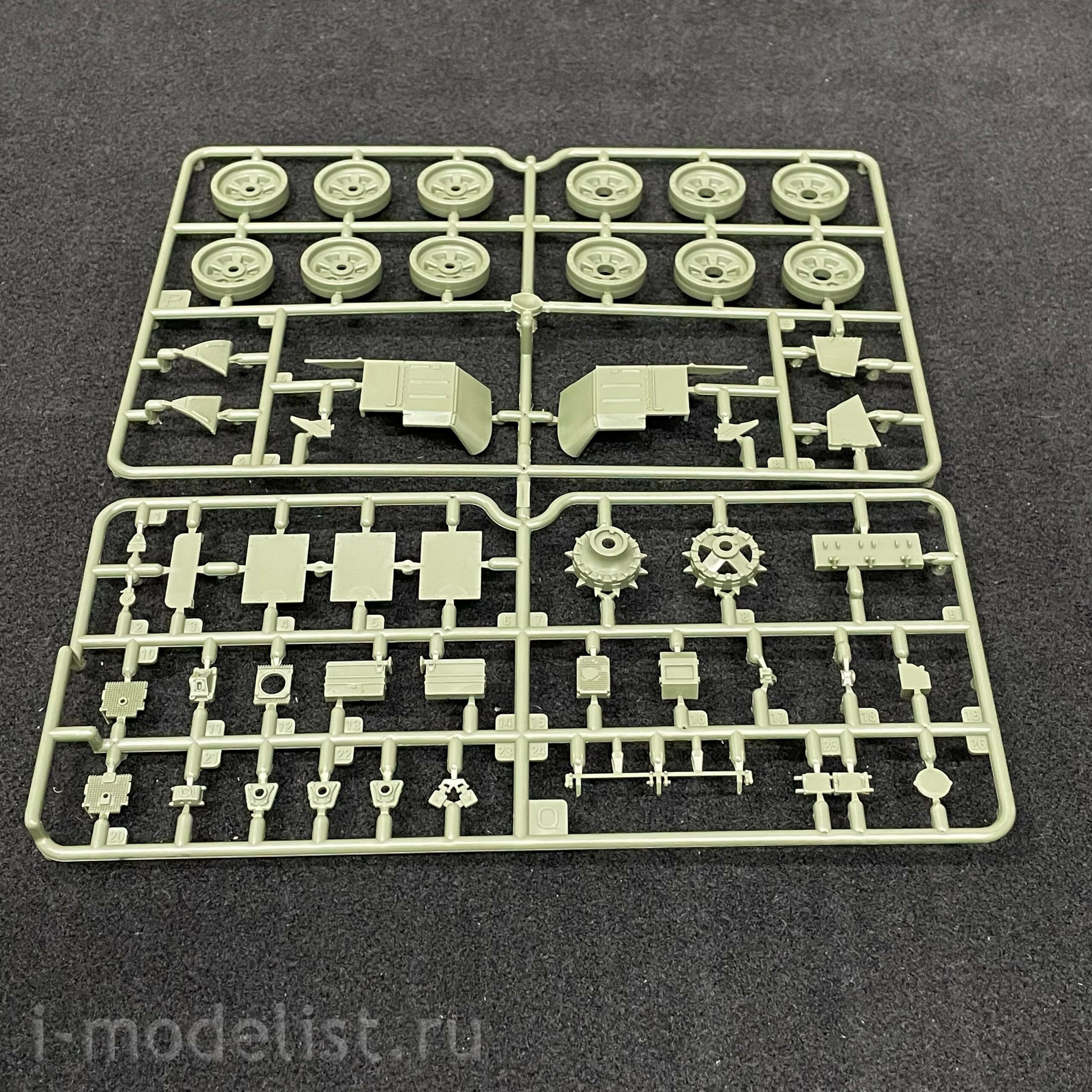 35A050 Amusing Hobby 1/35 Russian T-90A Tank with full interior (under license from UVZ)