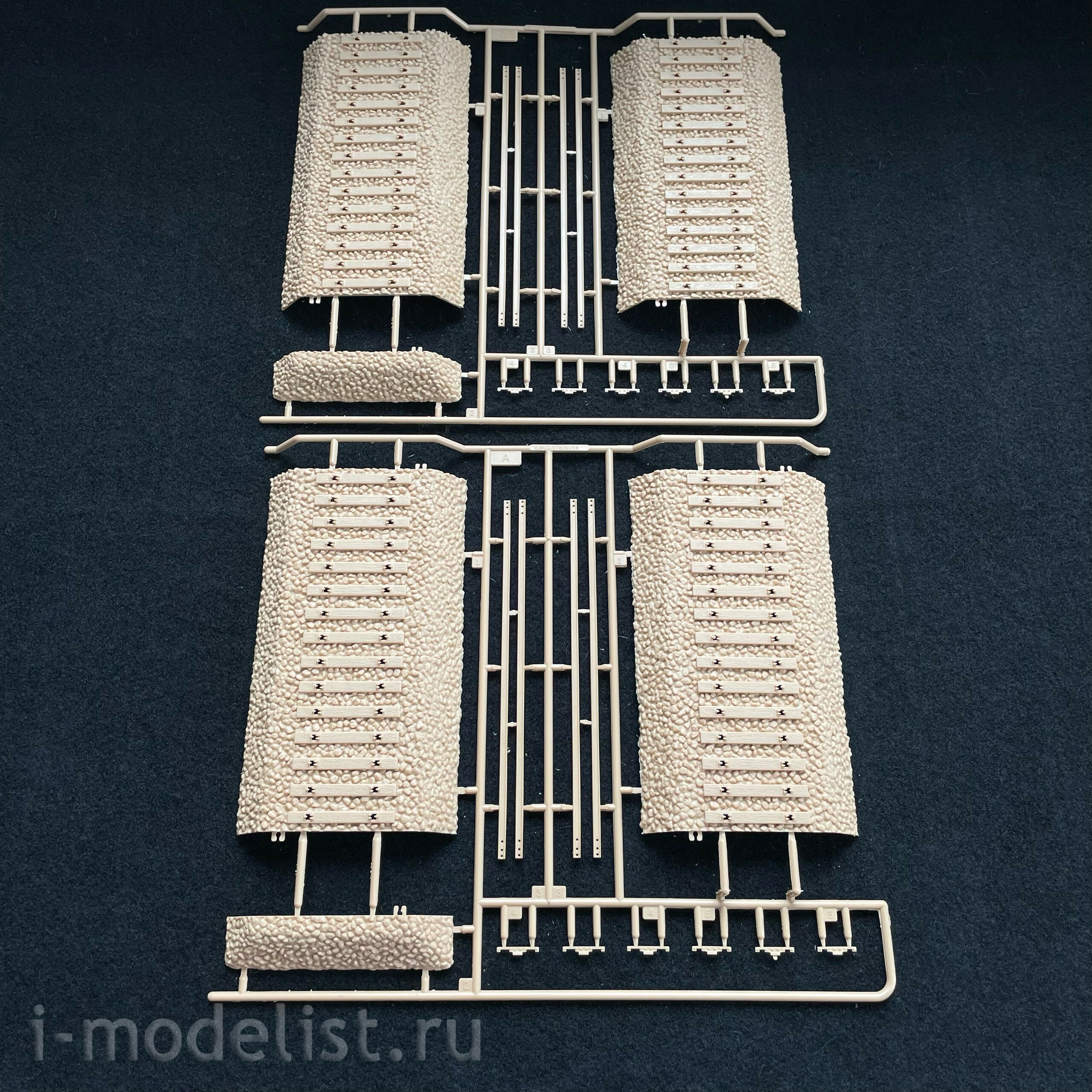 82922 HobbyBoss 1/72 Panzerlok BR57 Armoured Locomotiv