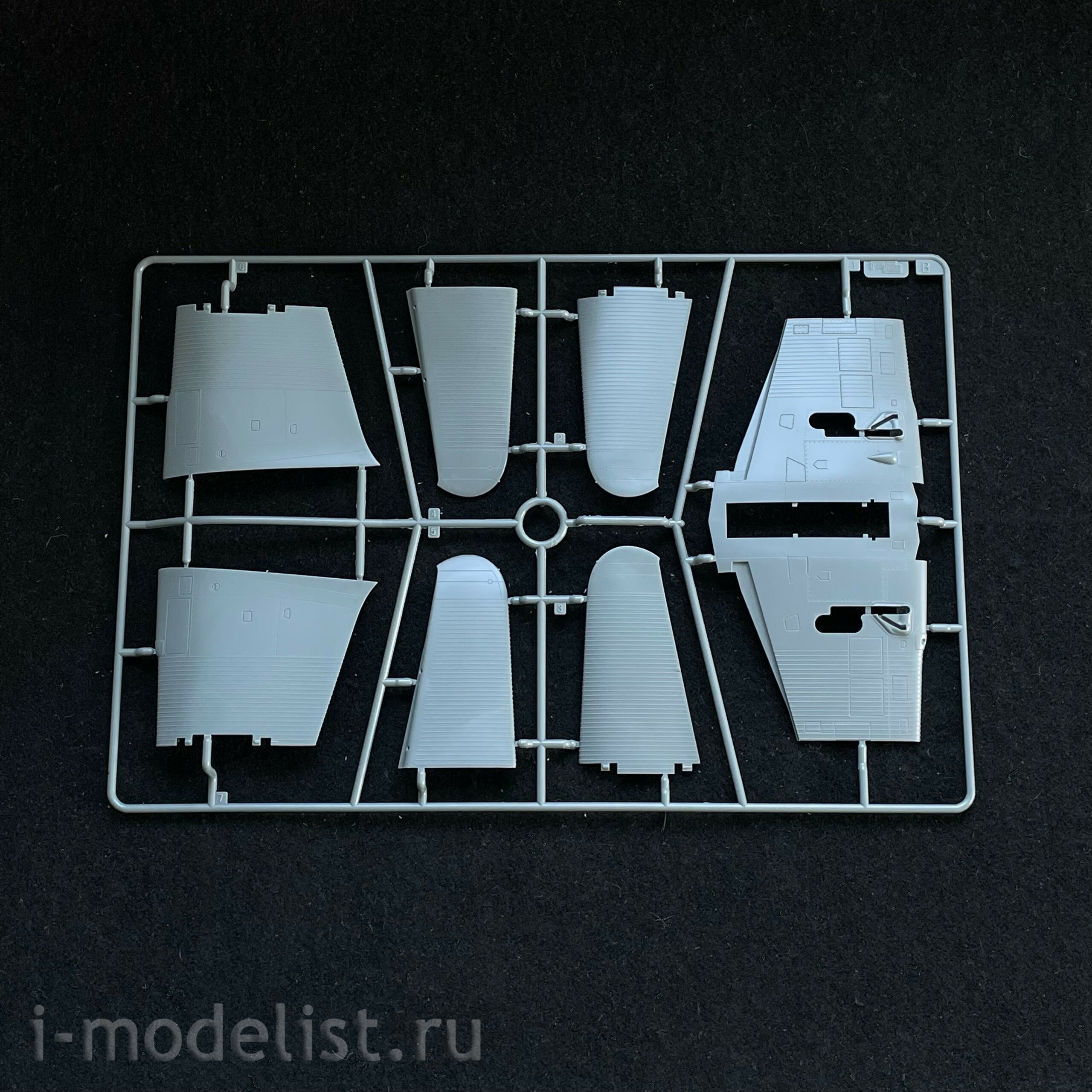 L4807 Great Wall Hobby 1/48 American carrier-based torpedo bomber TBD-1 Devastator (VT-8, Midway, 1942)