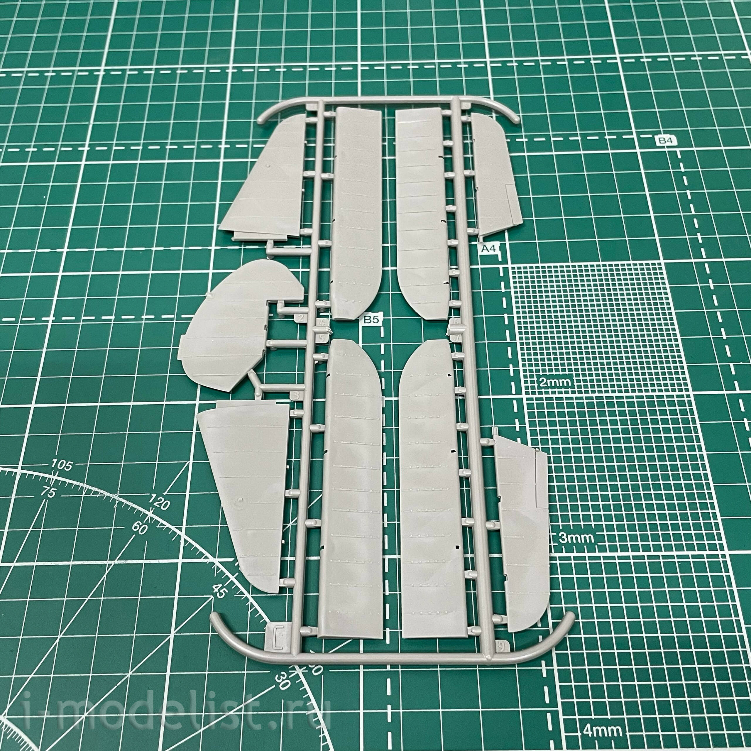 631 Roden 1/32 Boeing Stearman PT-17 Kaydet Aircraft