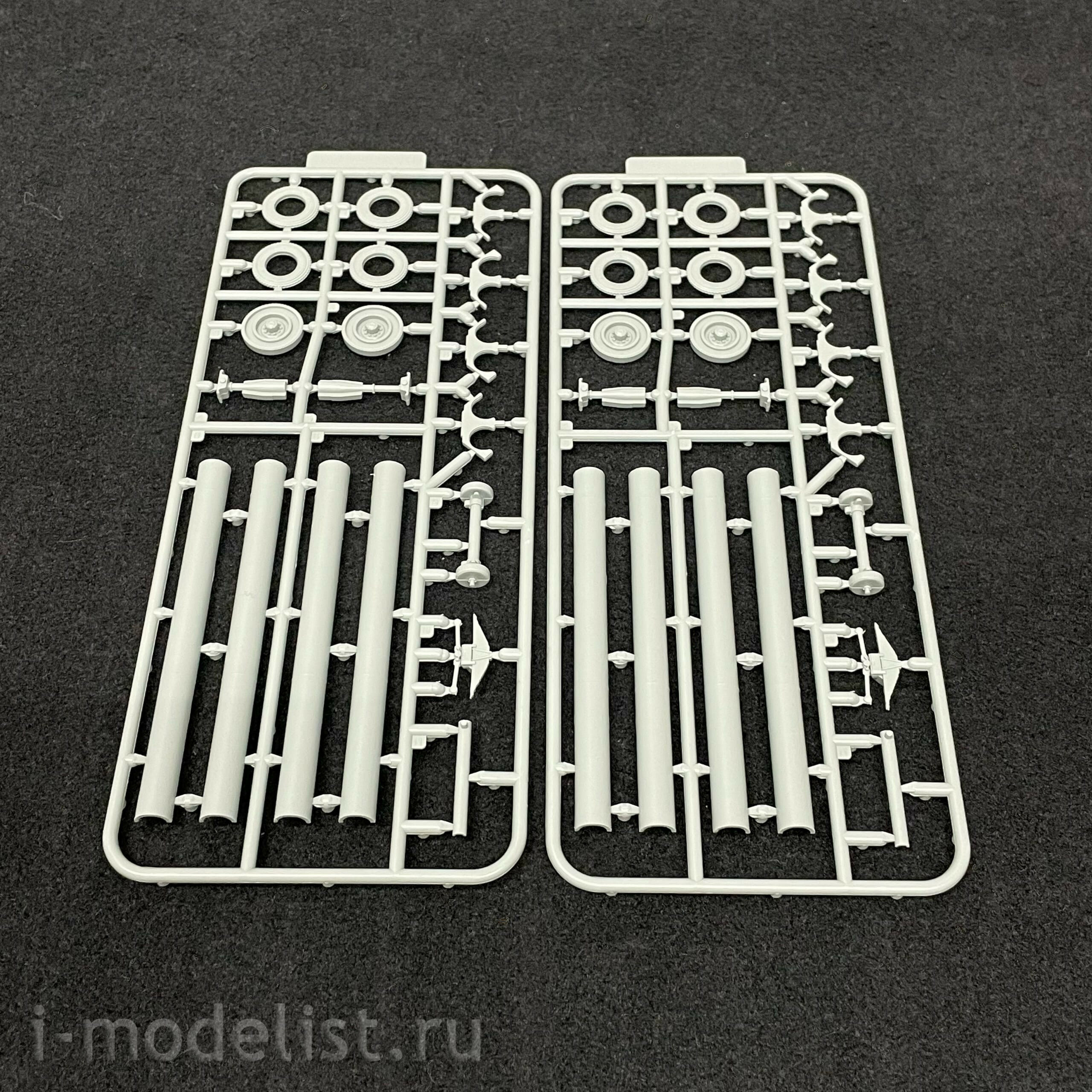UA72340 Modelcollect 1/72 NATO M1014 MAN tractor and BGM-109G land-based cruise missile