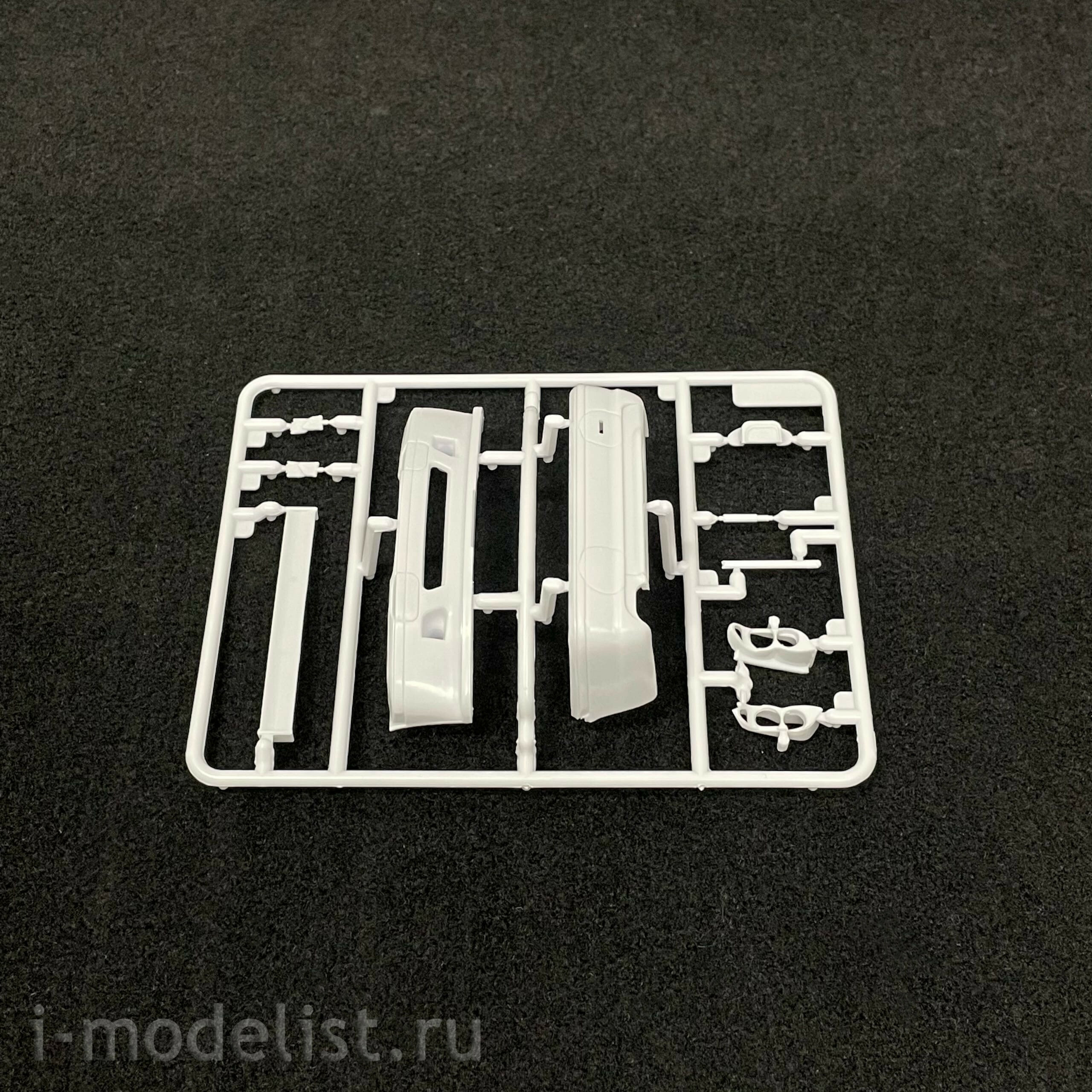 PN24033 NuNu 1/24 BMW 320i E46 Car