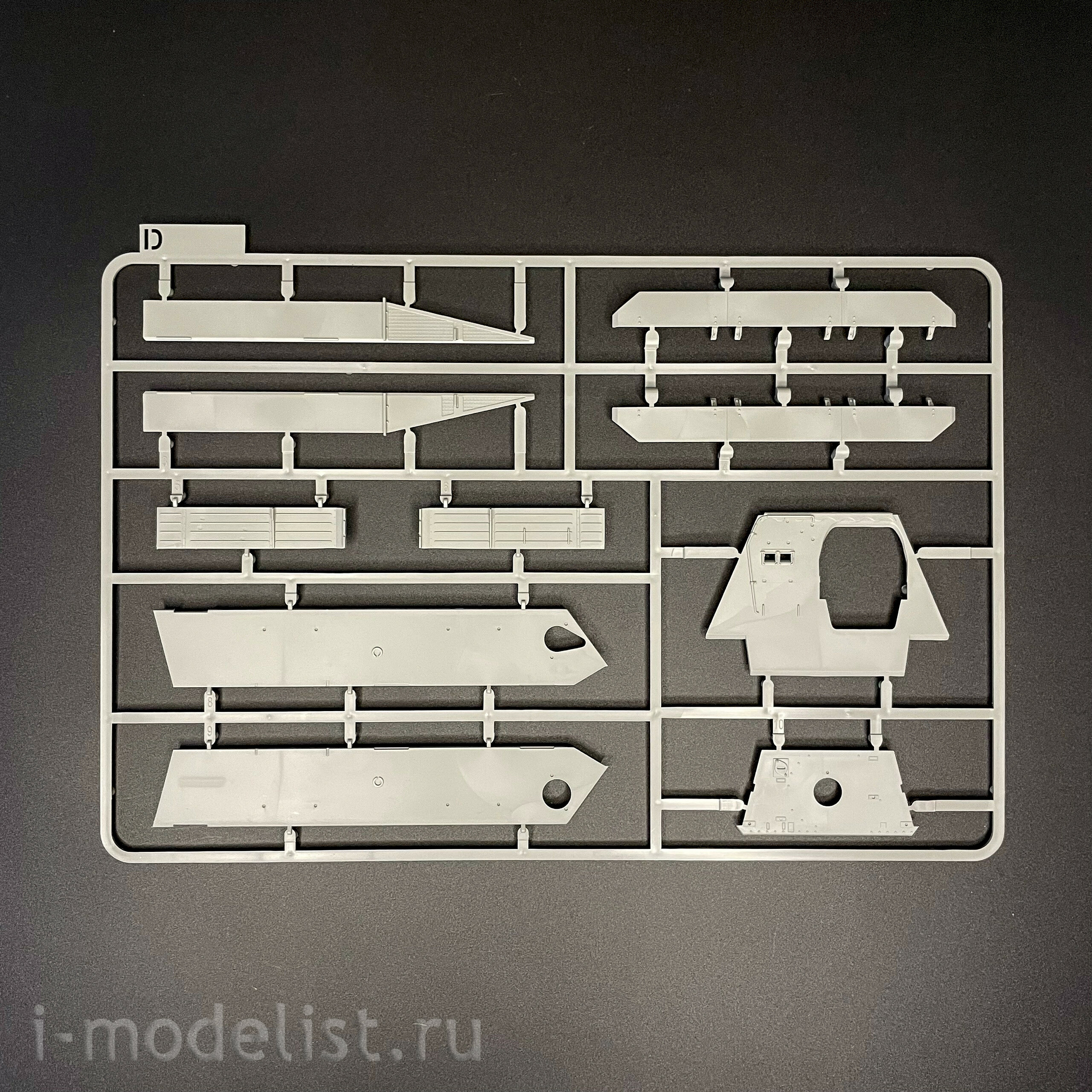 2181 Takom 1/35 Командирская версия Jagdpanzer 38(t) с полным интерьером
