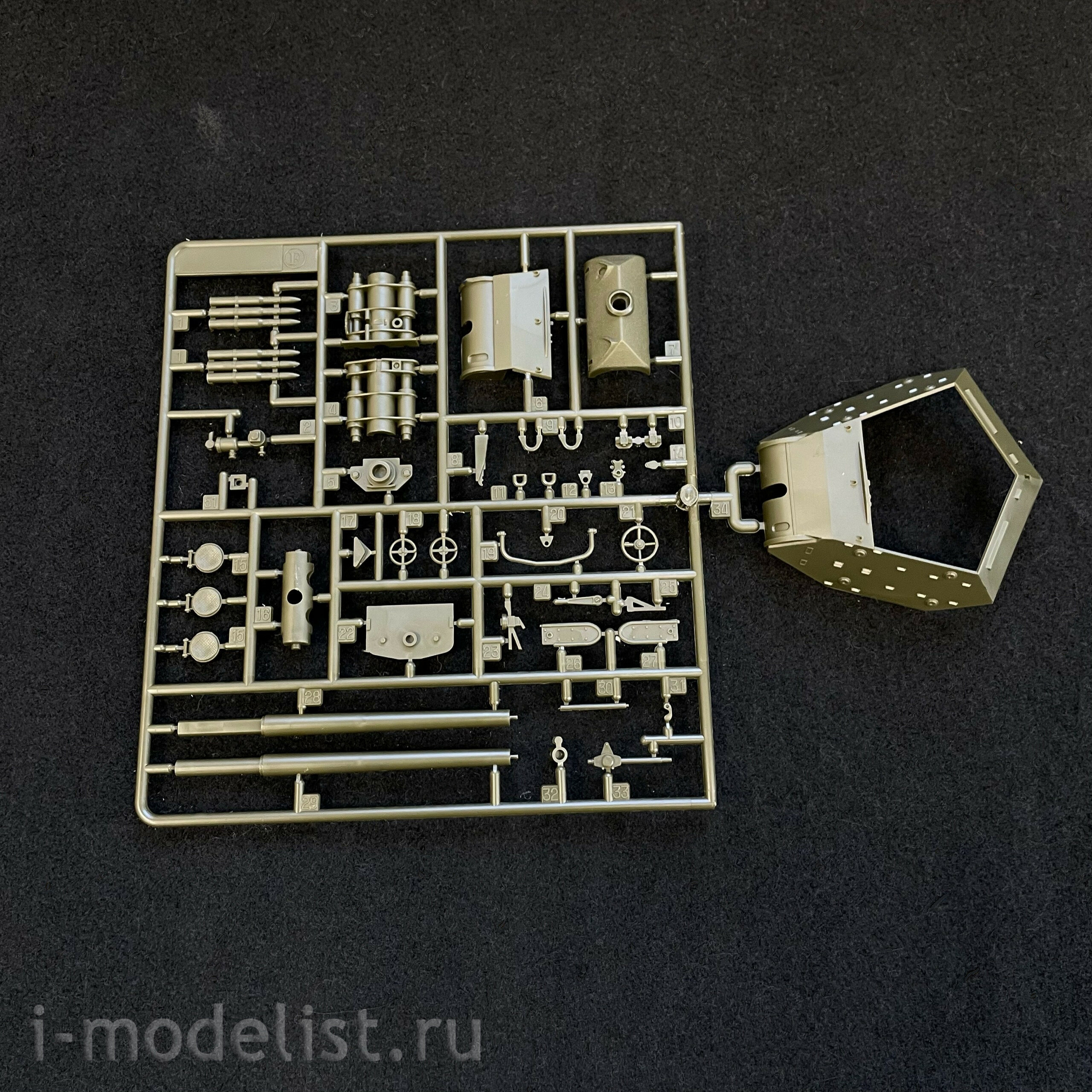13521 Academy 1/35 M10 tank destroyer of the USSR Lend Lease